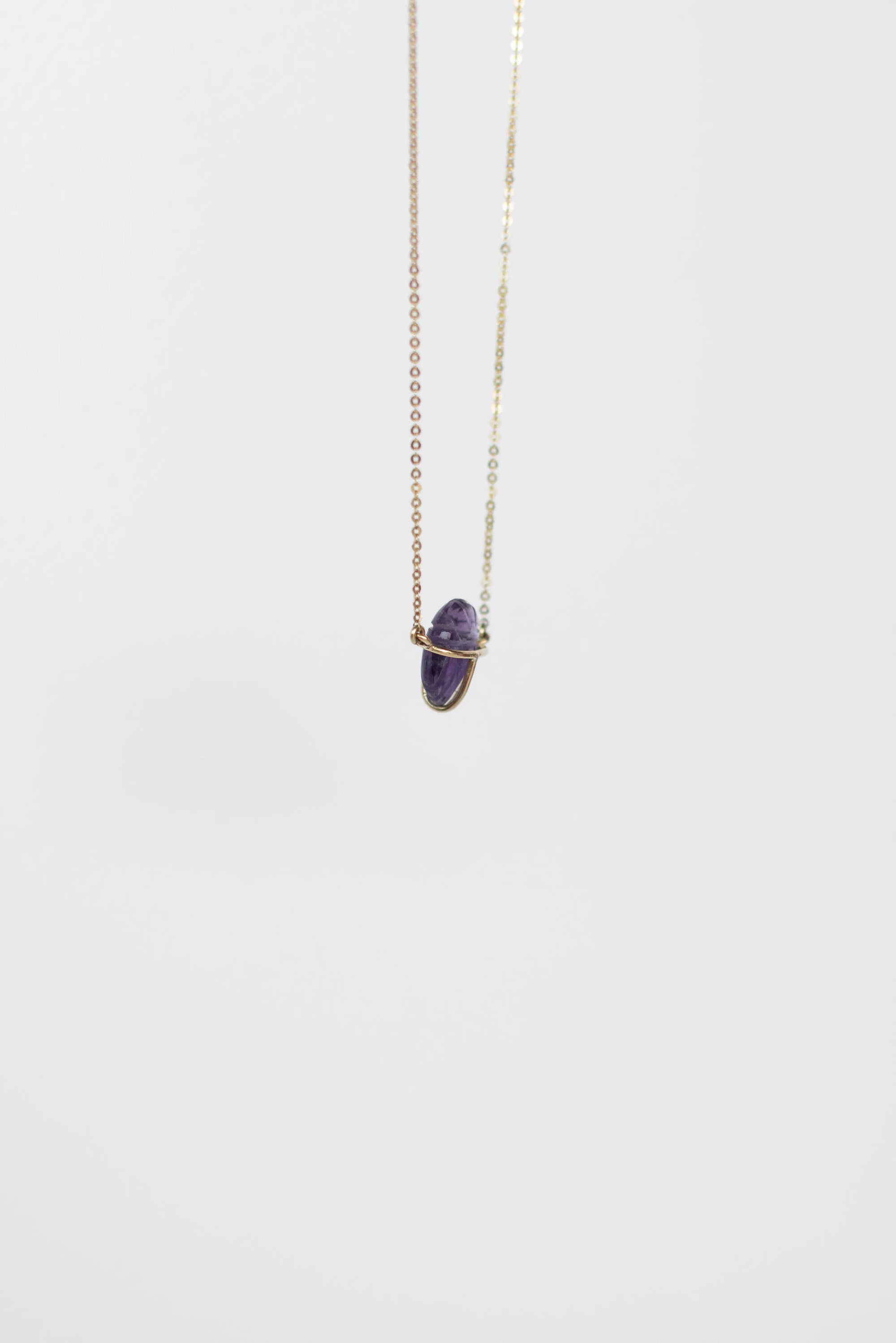 COLLAR CON ESCARABAJO DE AMATISTA