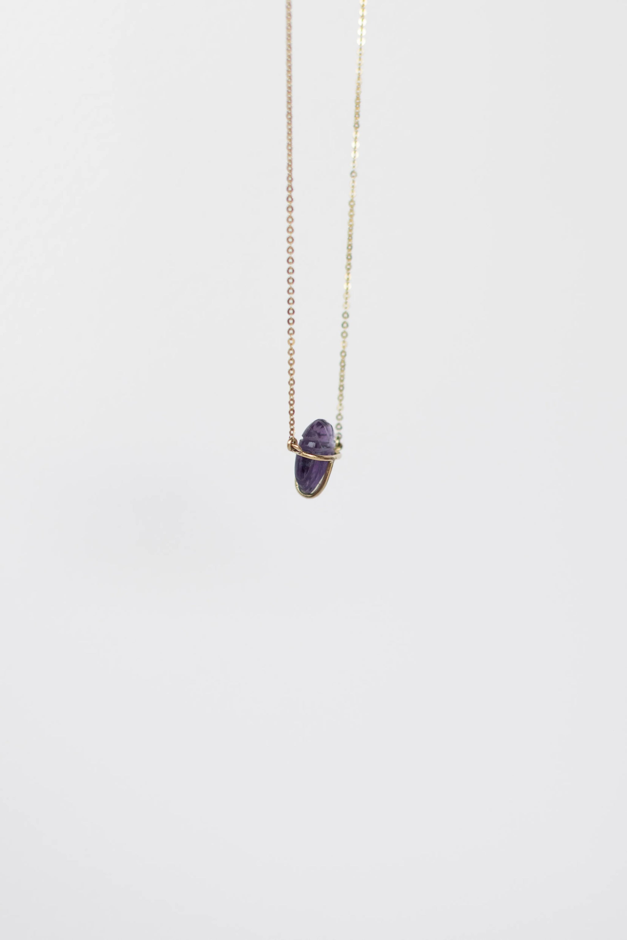 COLLAR CON ESCARABAJO DE AMATISTA