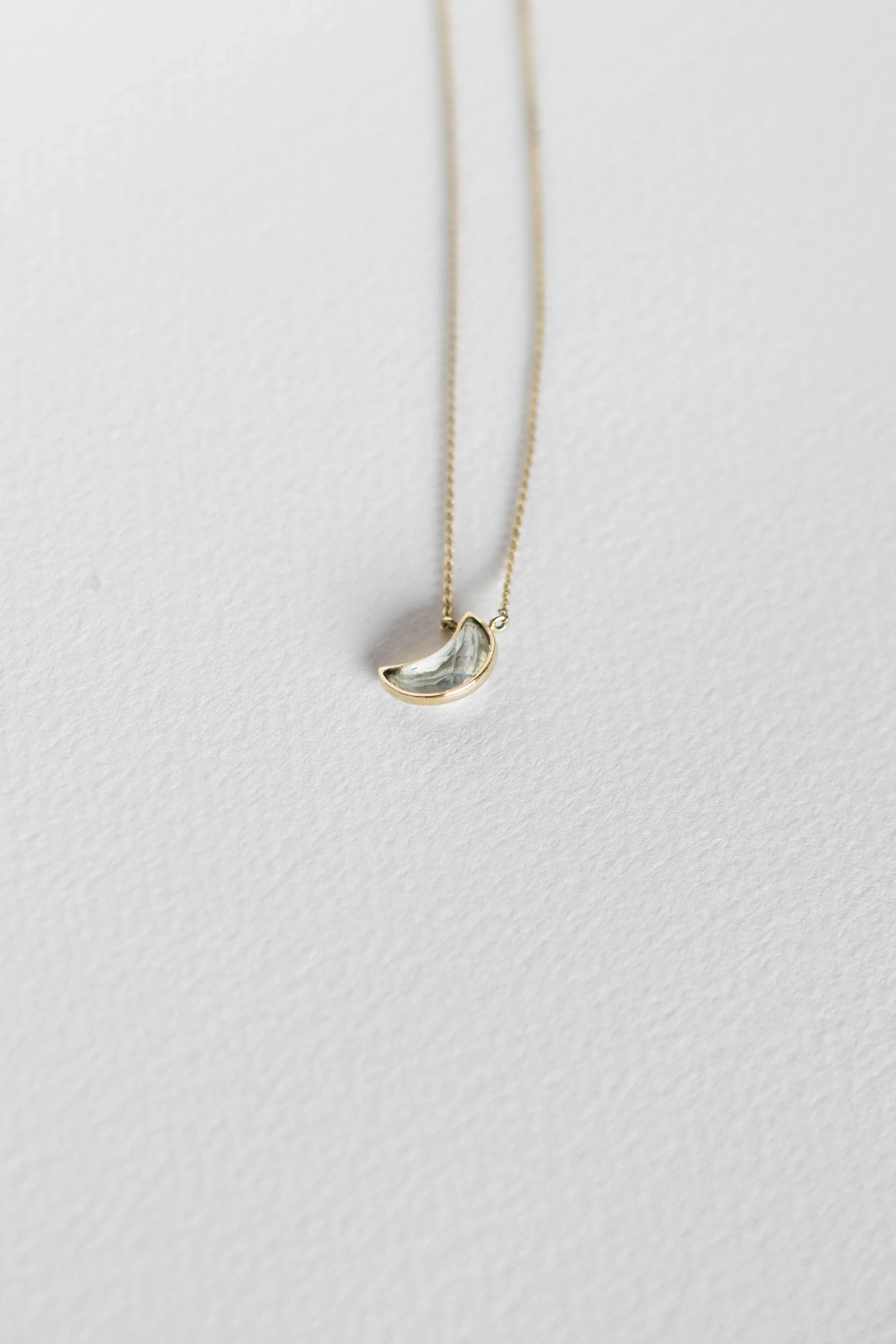 COLLAR CON LUNA DE FLUORITA