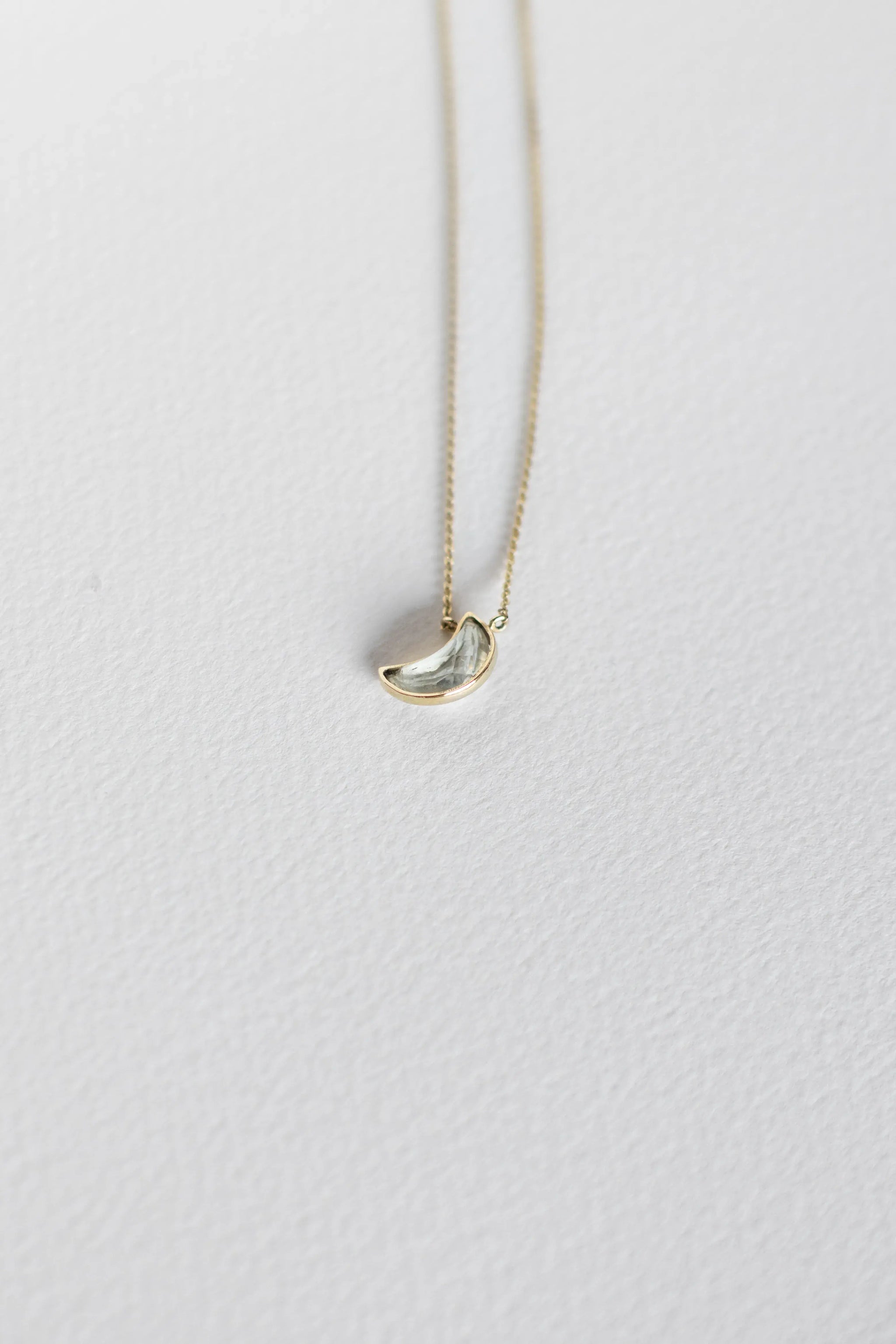 COLLAR CON LUNA DE FLUORITA