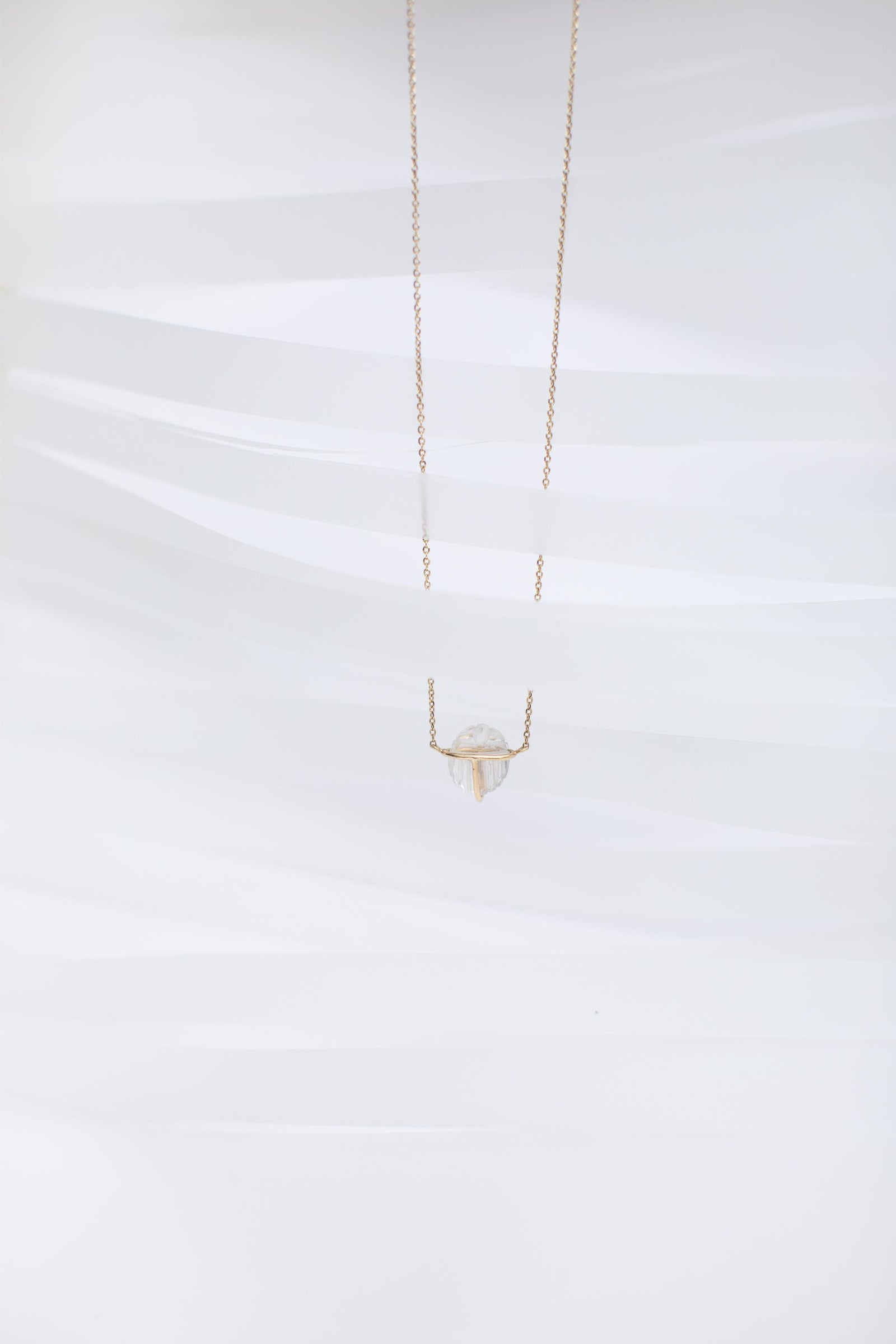 COLLAR CON ESCARABAJO DE CRISTAL DE ROCA