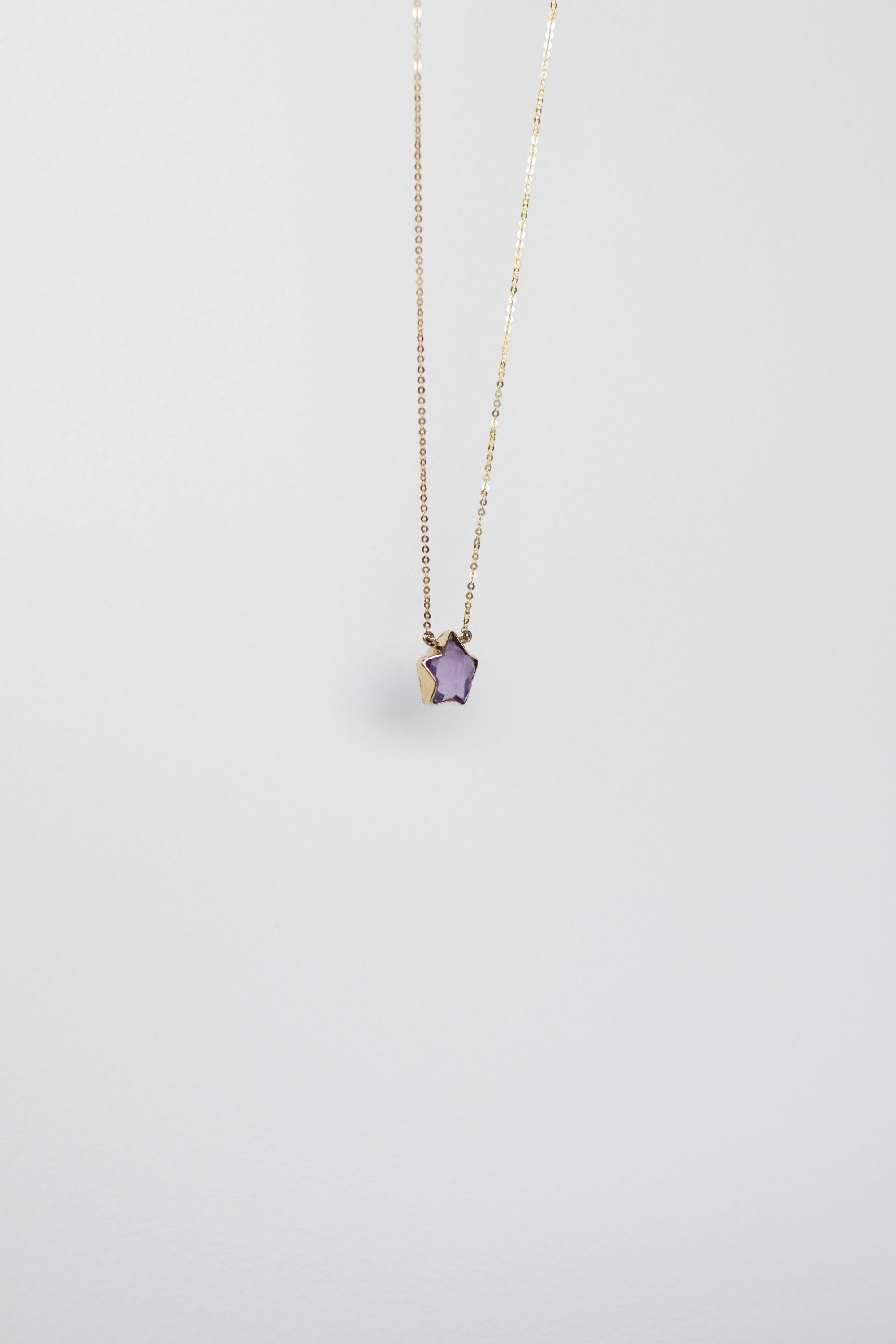 COLLAR CON ESTRELLA DE AMATISTA