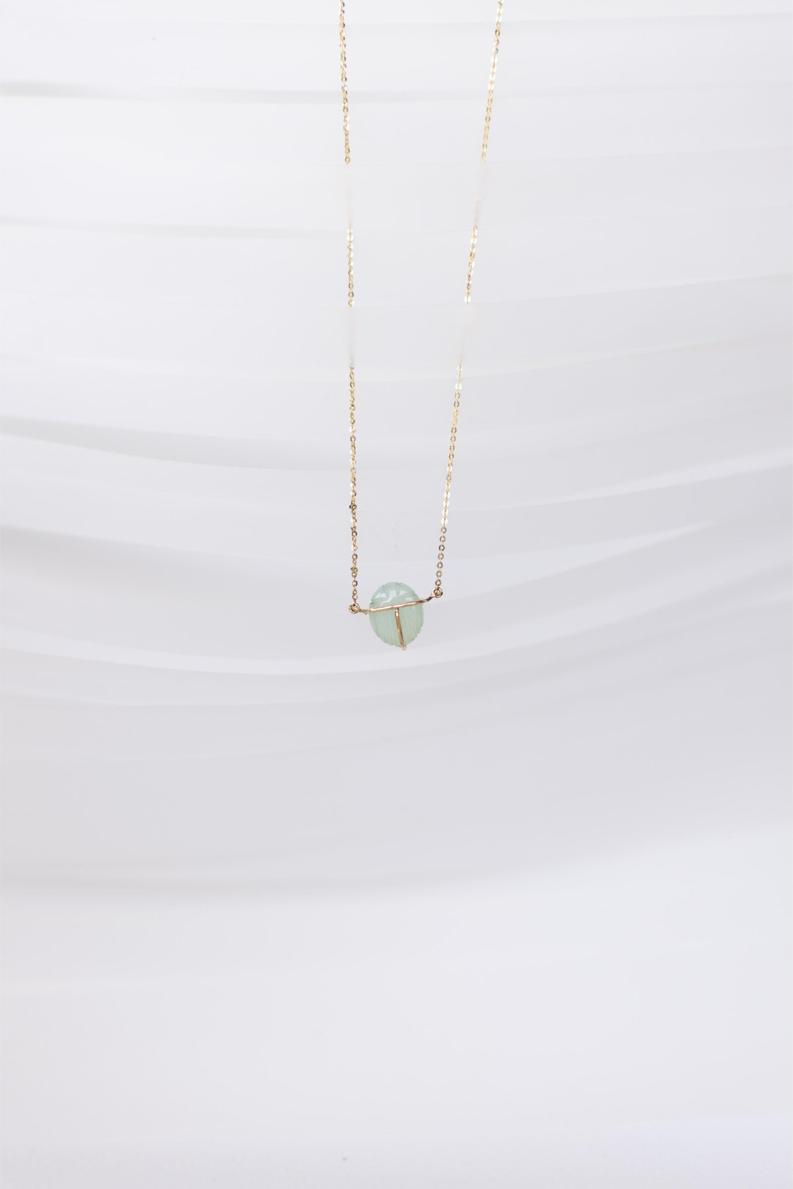 COLLAR CON ESCARABAJO DE CALCEDONIA