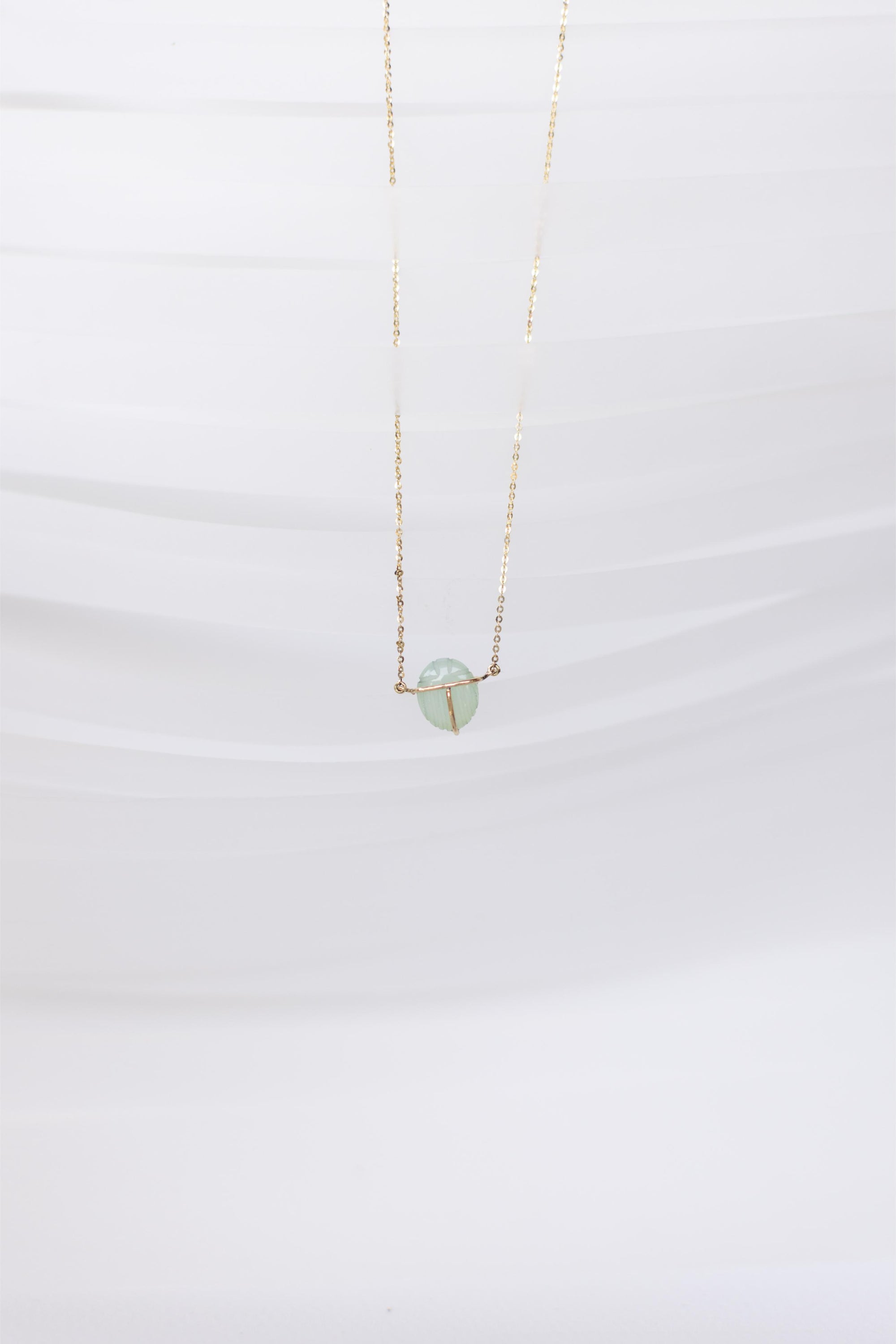 COLLAR CON ESCARABAJO DE CALCEDONIA