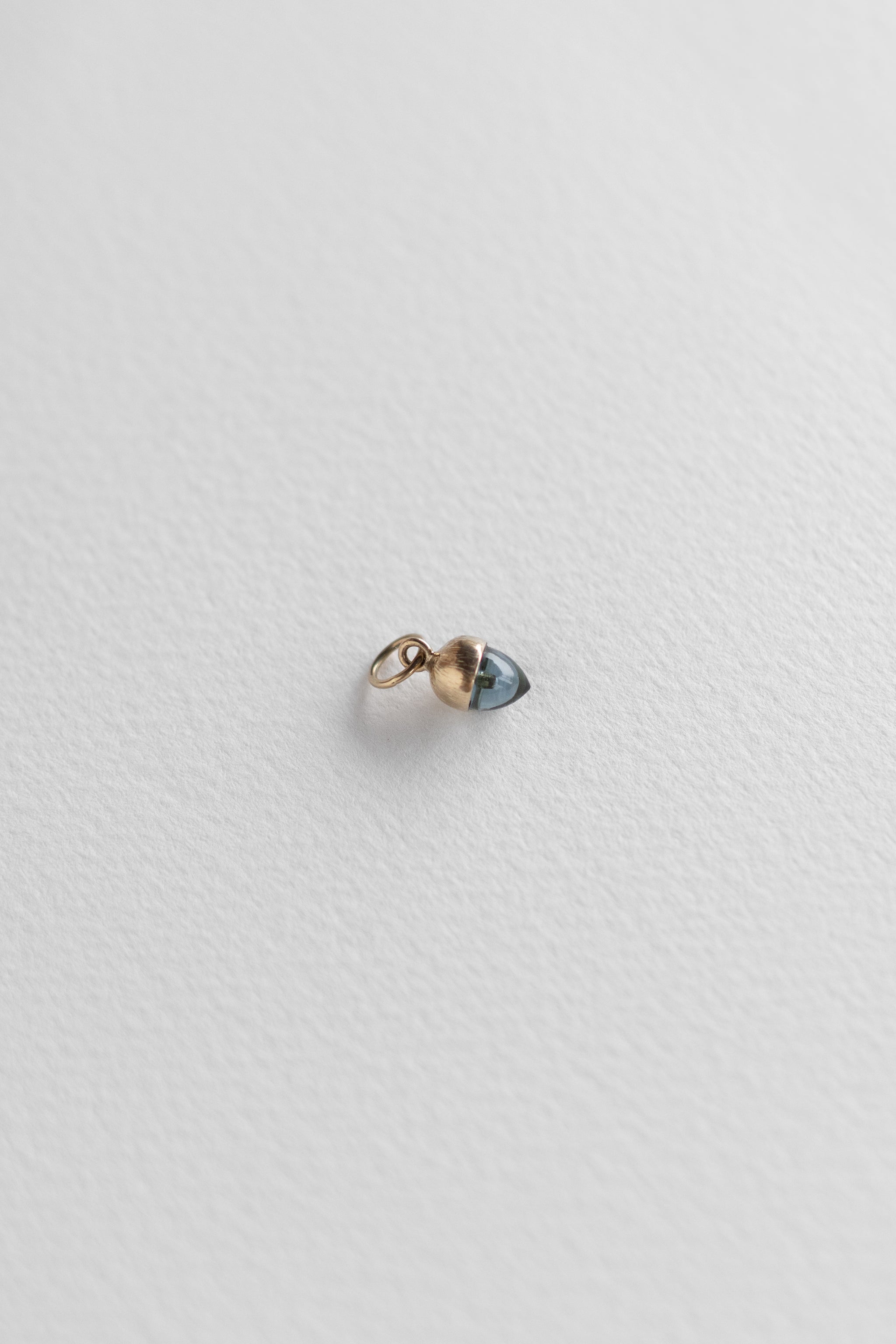DIJE DE BELLOTA CHICA DE TOPACIO LONDON BLUE