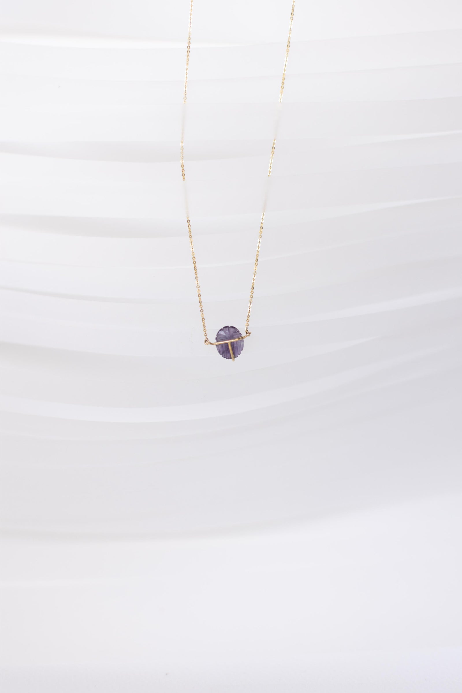 COLLAR CON ESCARABAJO DE AMATISTA
