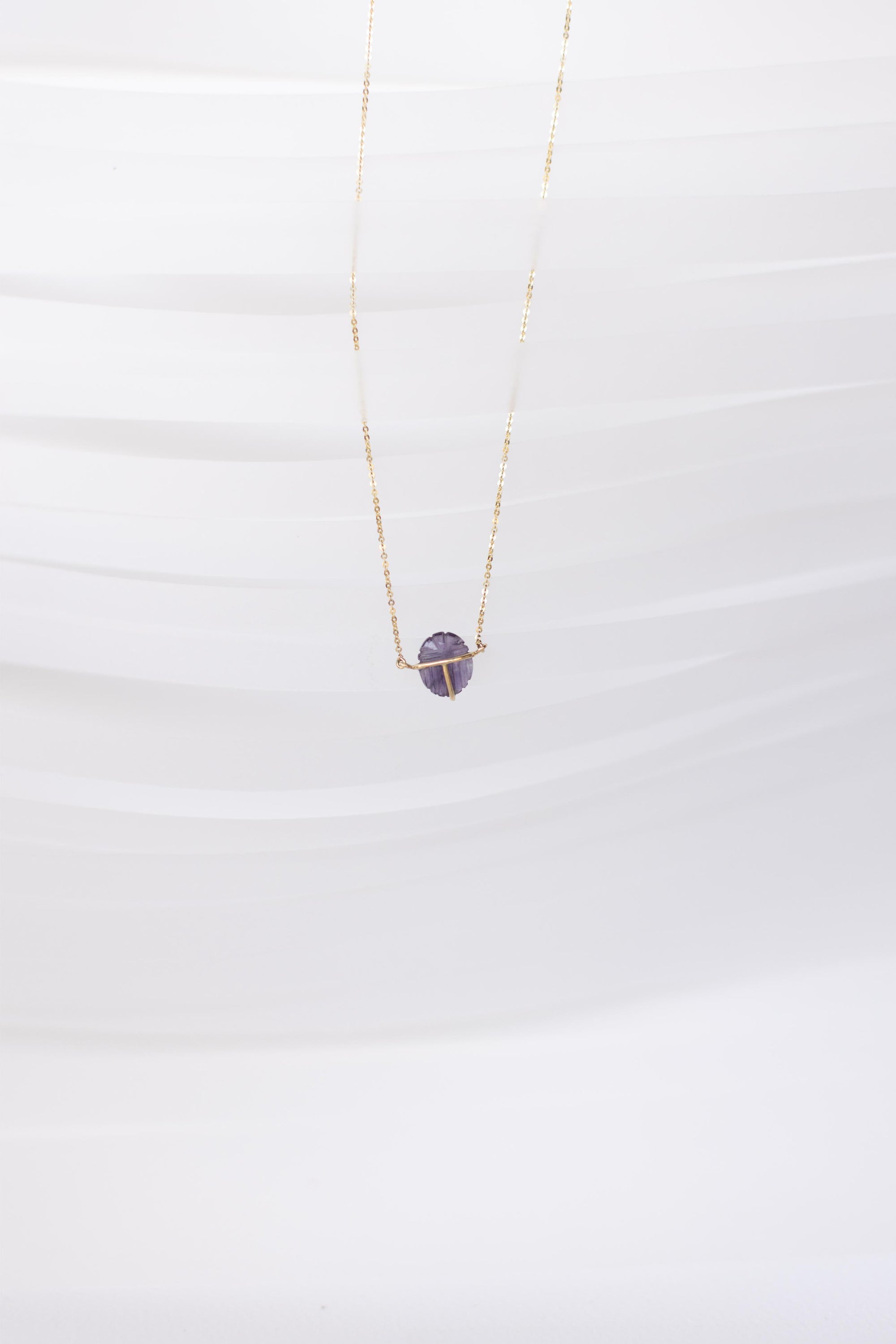 COLLAR CON ESCARABAJO DE AMATISTA