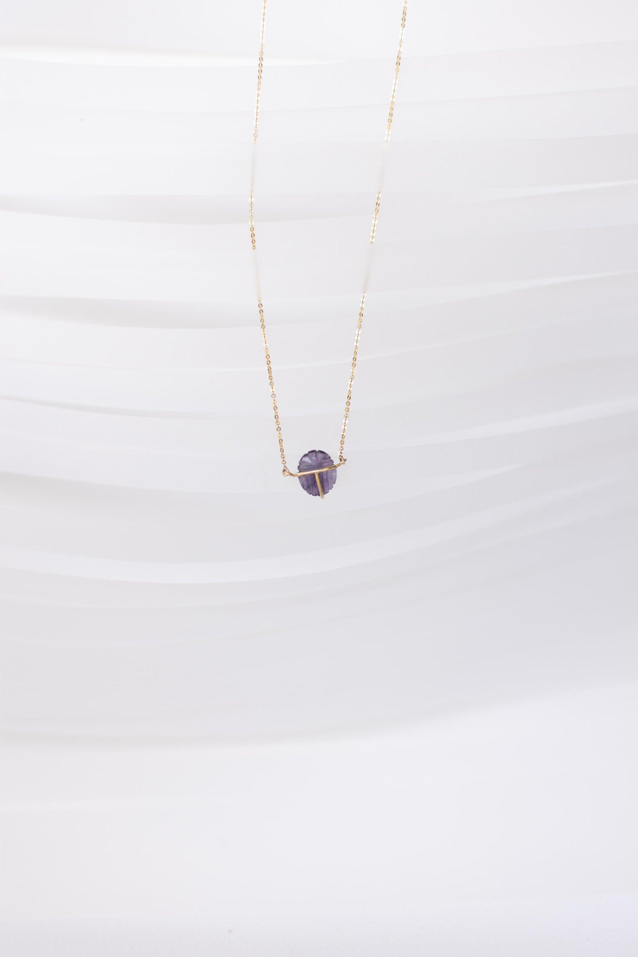 COLLAR CON ESCARABAJO DE AMATISTA