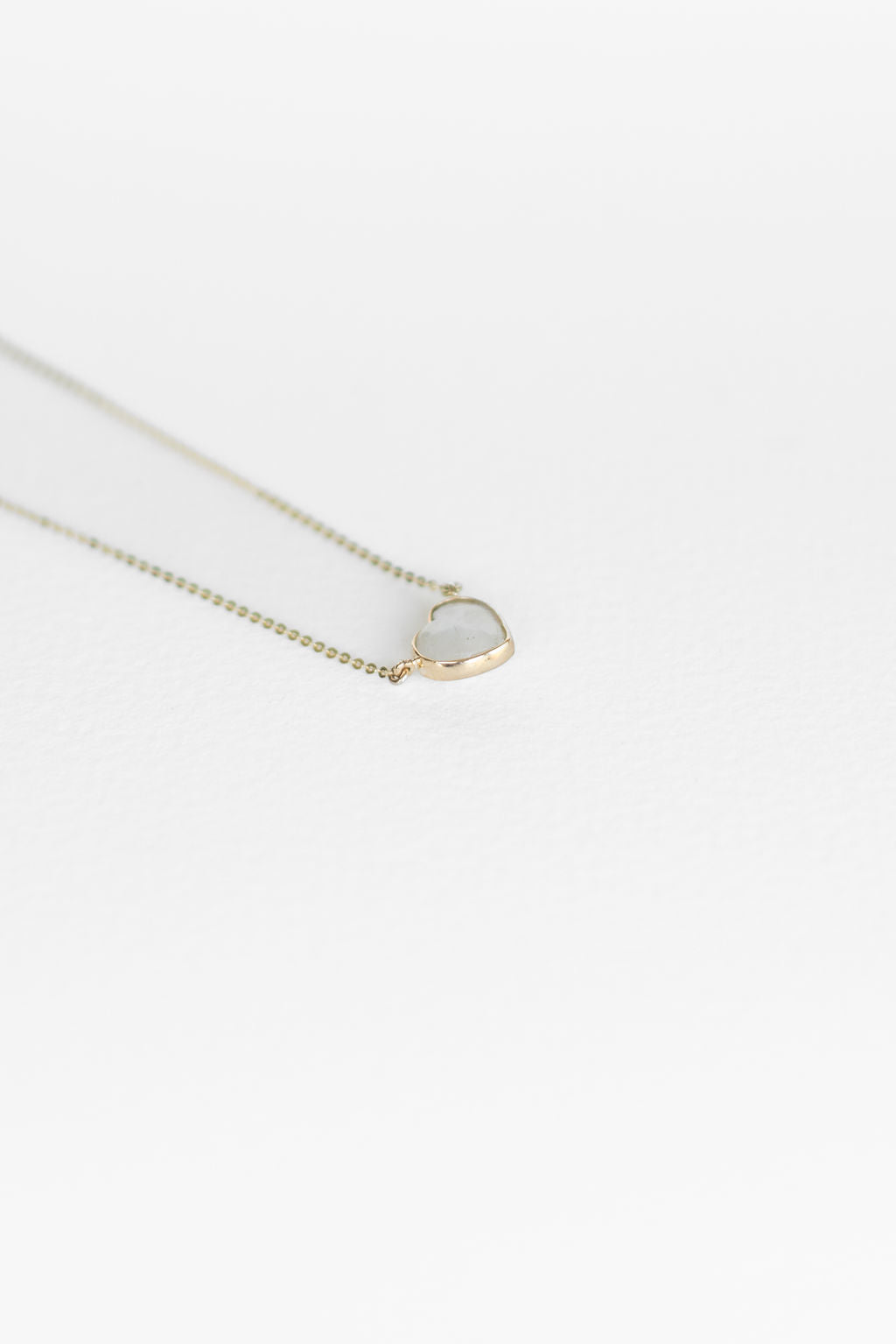 COLLAR CORAZON PIEDRA LUNA