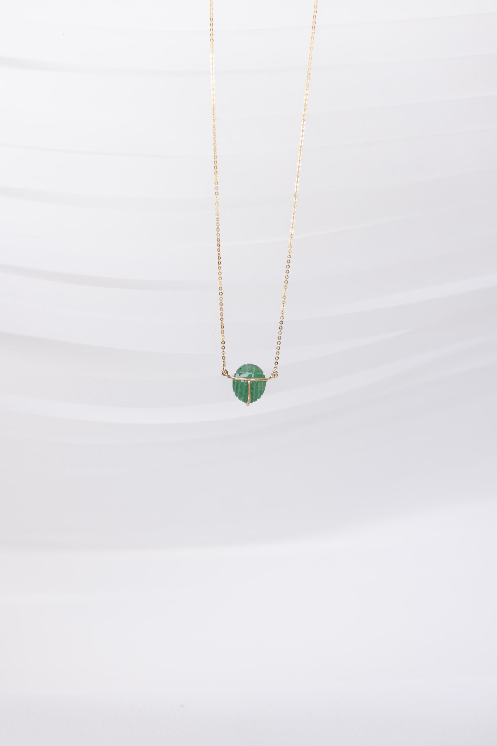 COLLAR CON ESCARABAJO DE CRISOPRASA