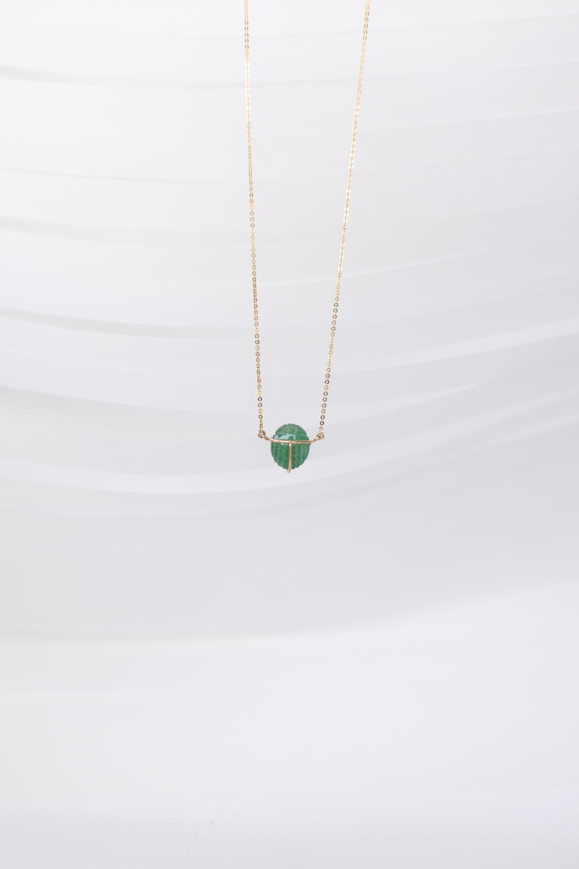 COLLAR CON ESCARABAJO DE CRISOPRASA