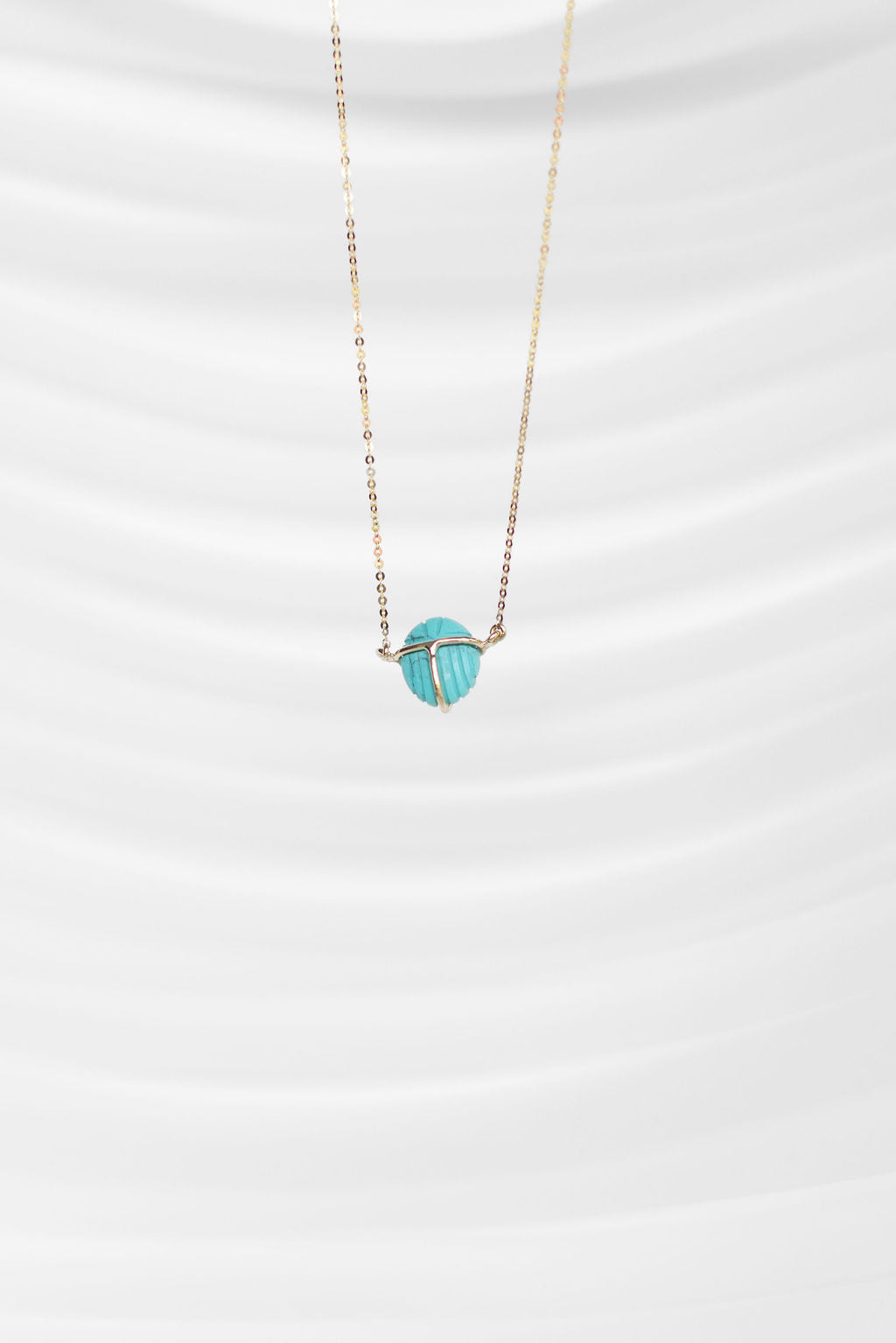 COLLAR CON ESCARABAJO DE TURQUESA