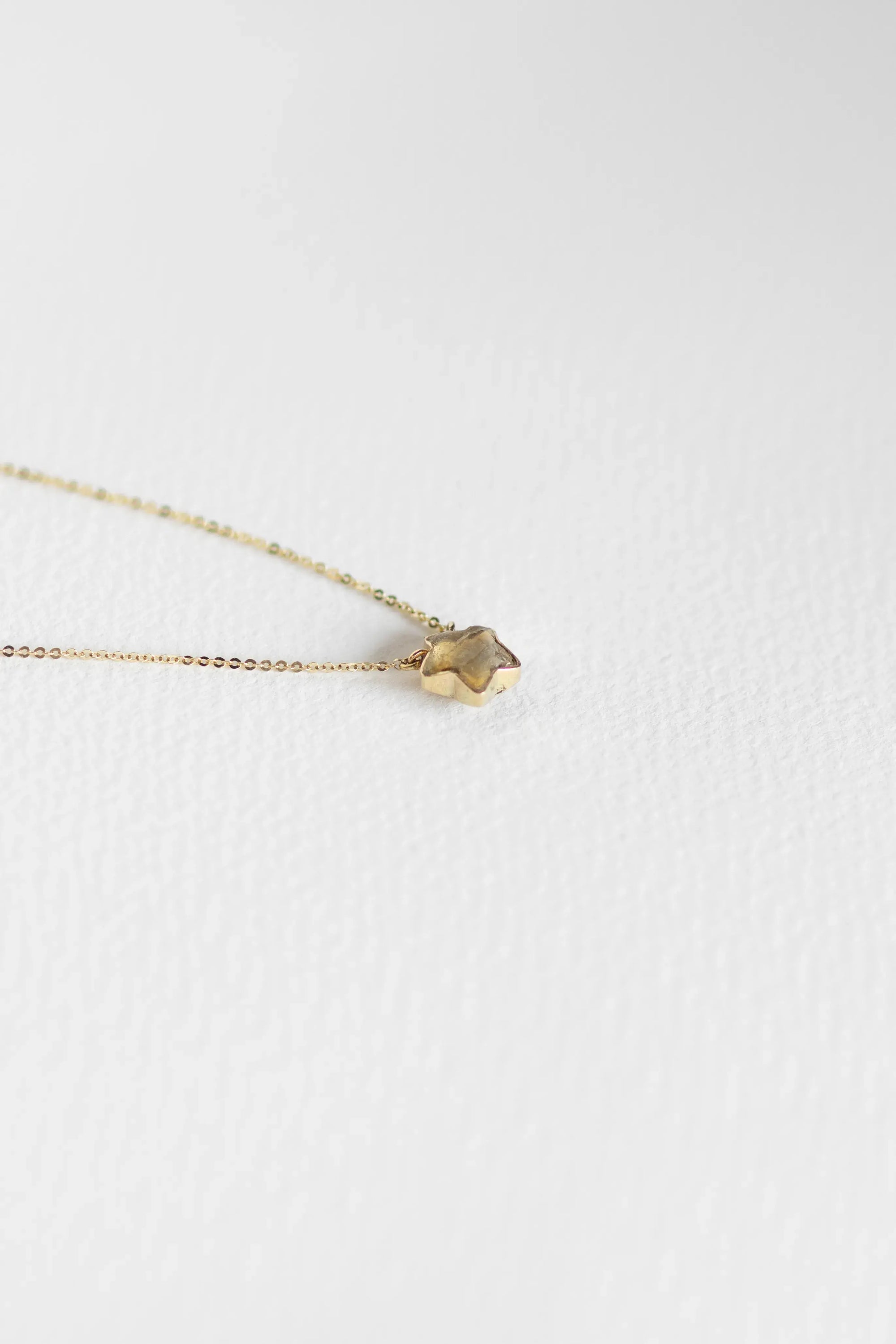 COLLAR CON ESTRELLA DE CITRINO