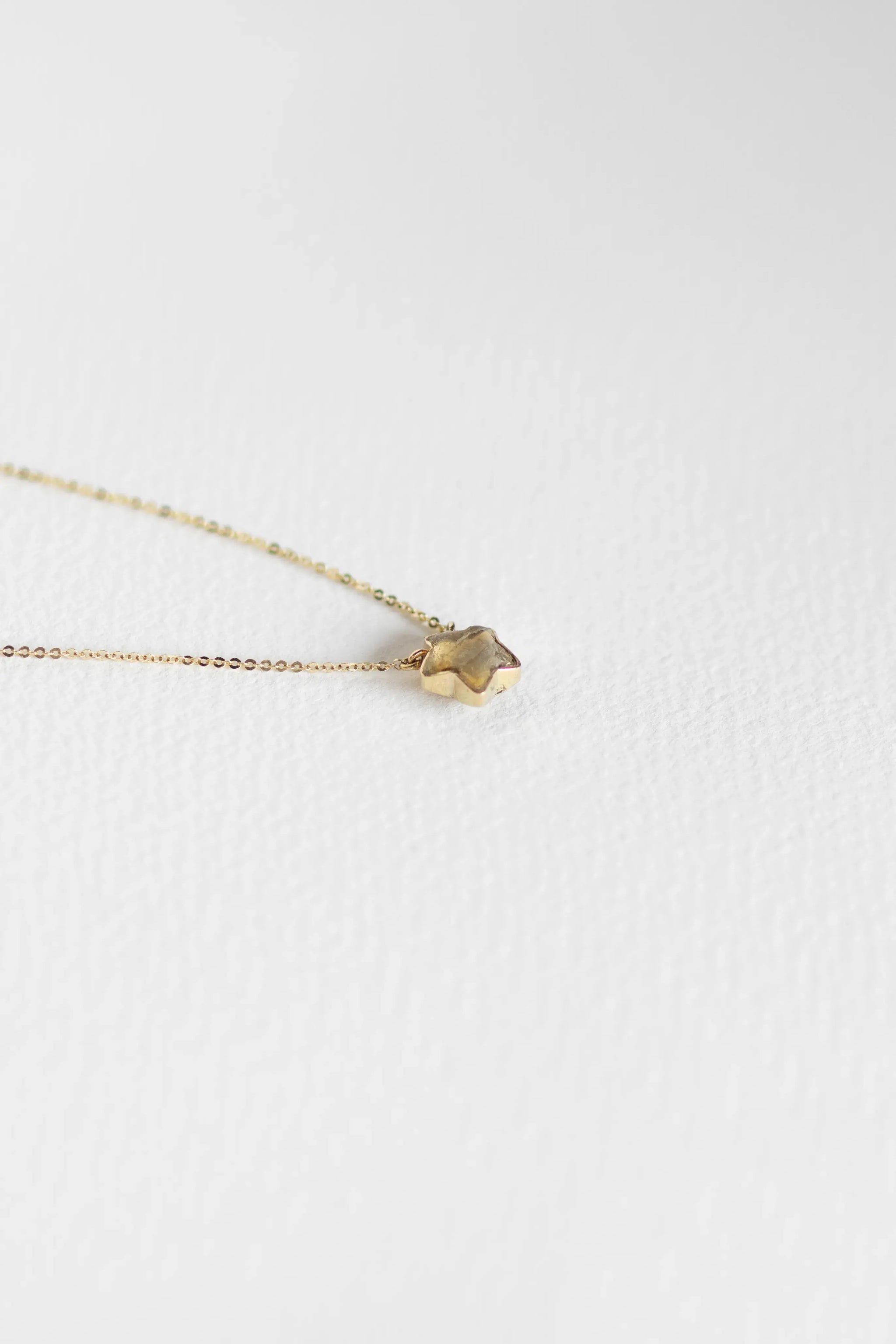 COLLAR CON ESTRELLA DE CITRINO