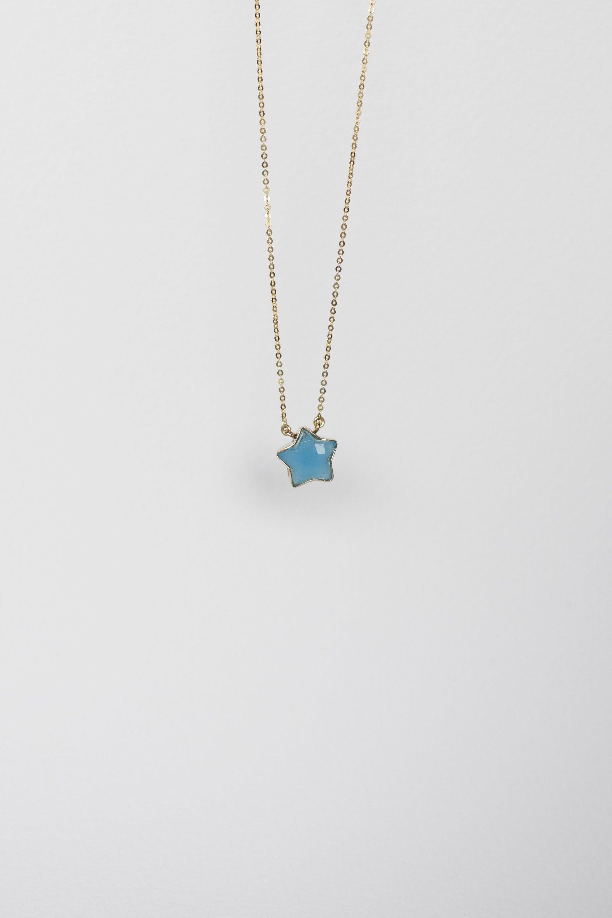 COLLAR CON ESTRELLA DE CALCEDONIA AZUL