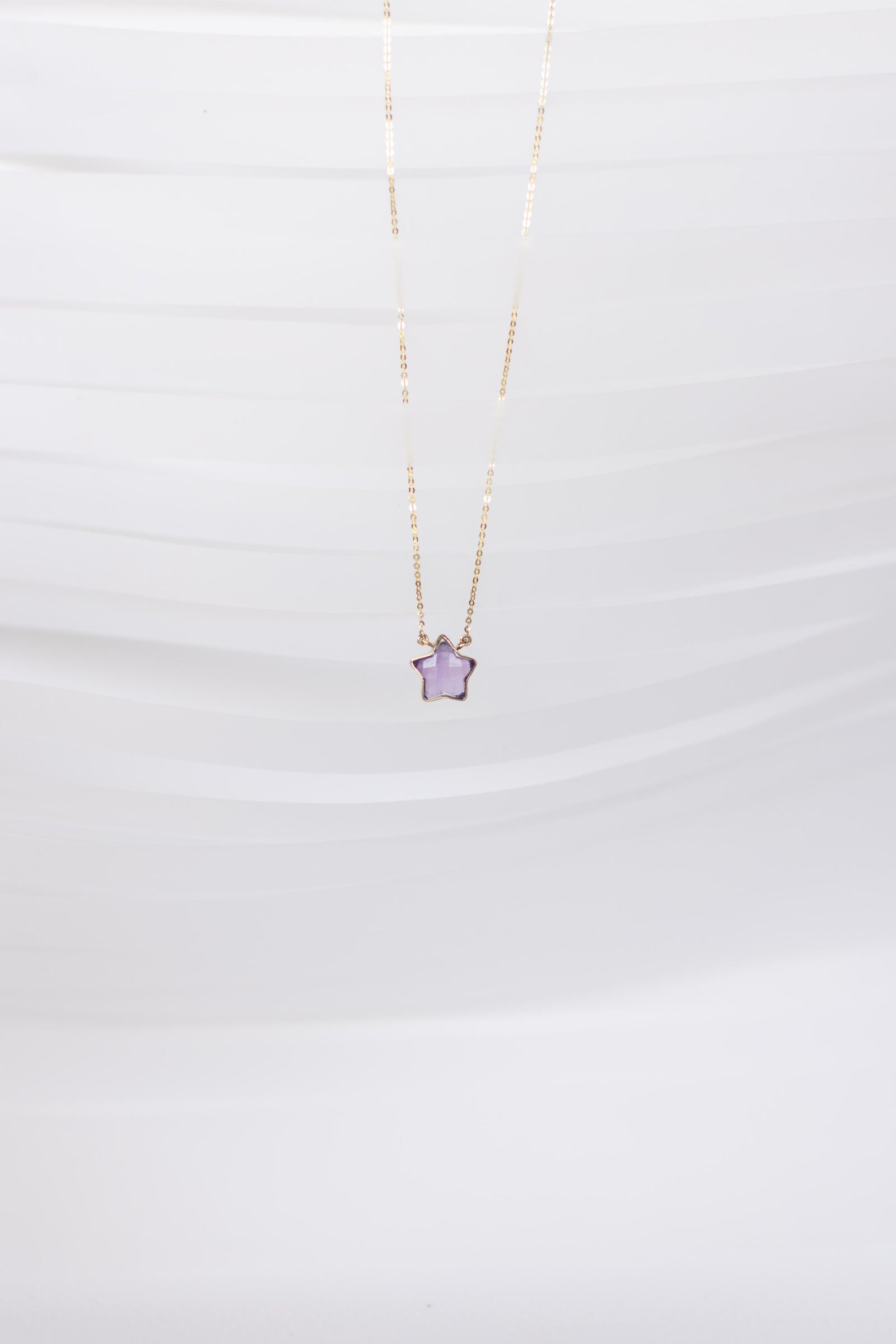 COLLAR CON ESTRELLA DE AMATISTA