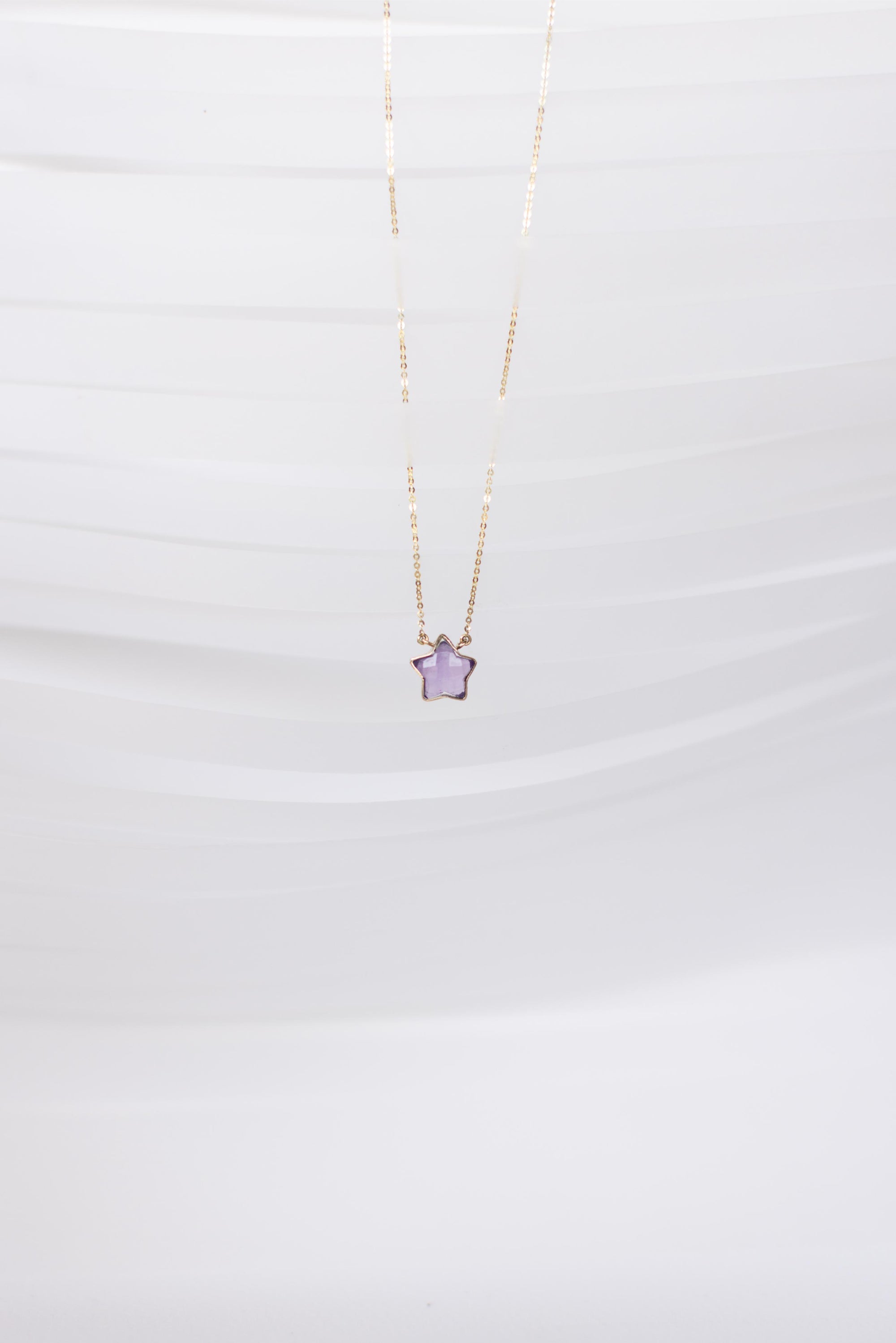 COLLAR CON ESTRELLA DE AMATISTA