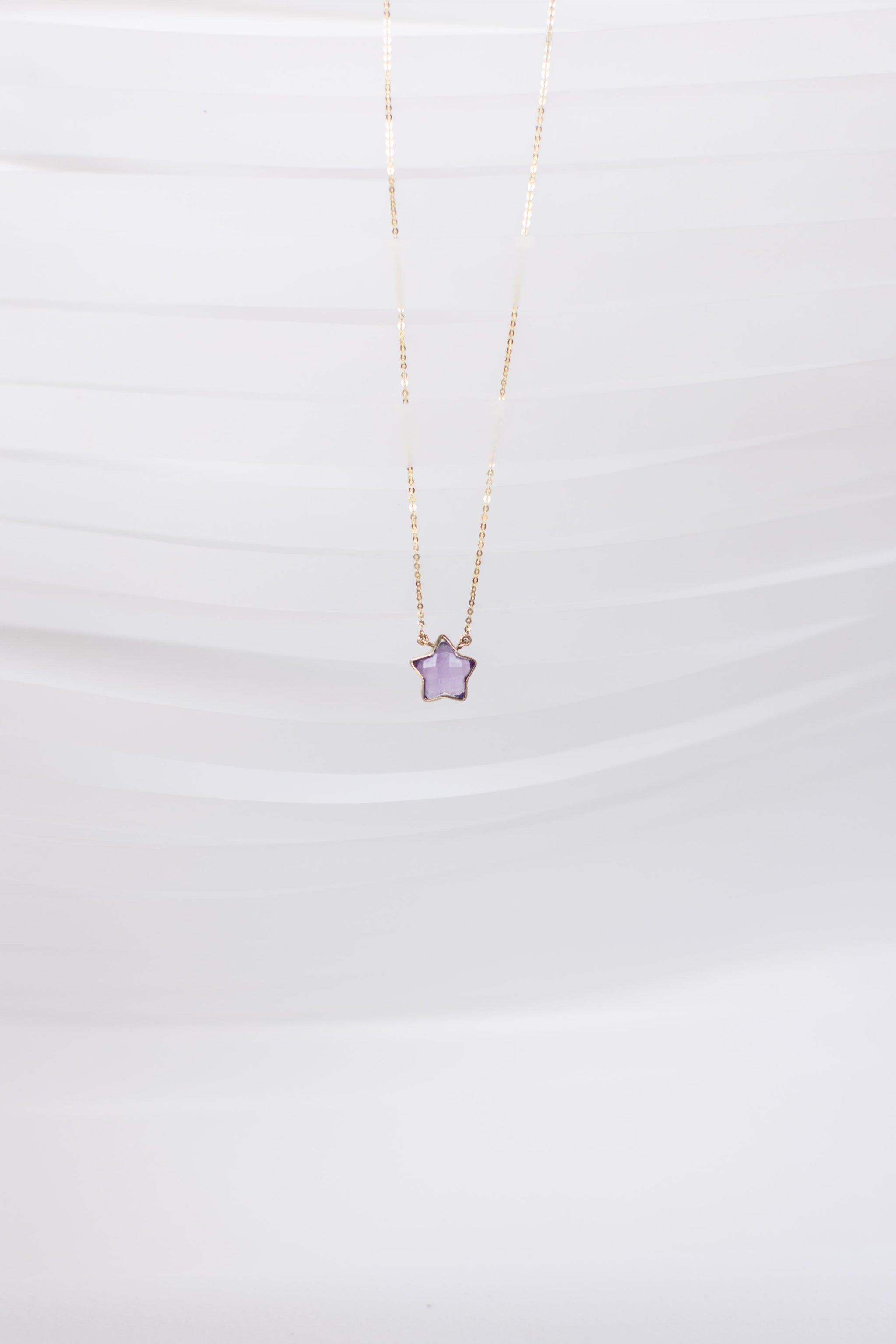 COLLAR CON ESTRELLA DE AMATISTA