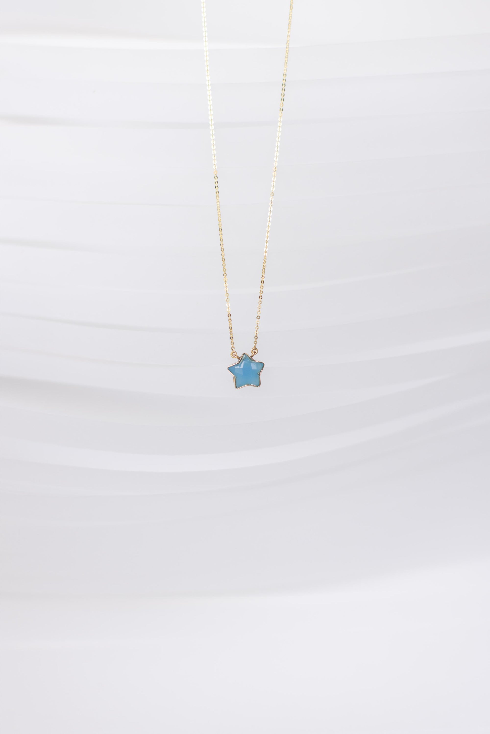 COLLAR CON ESTRELLA DE CALCEDONIA AZUL