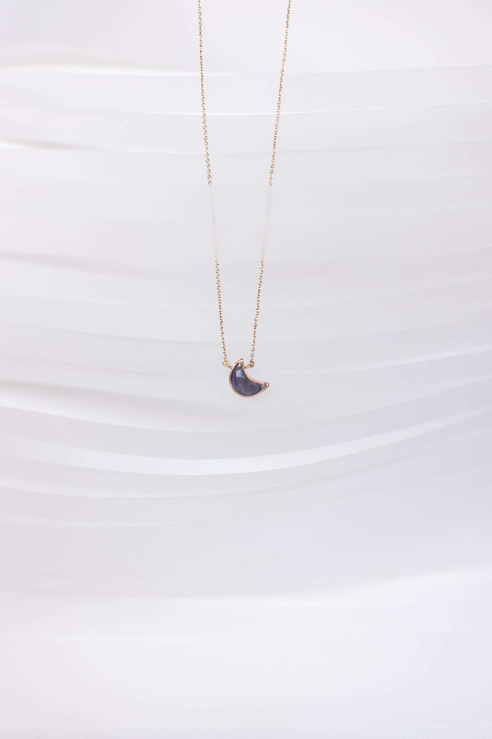 COLLAR CON LUNA DE IOLITA
