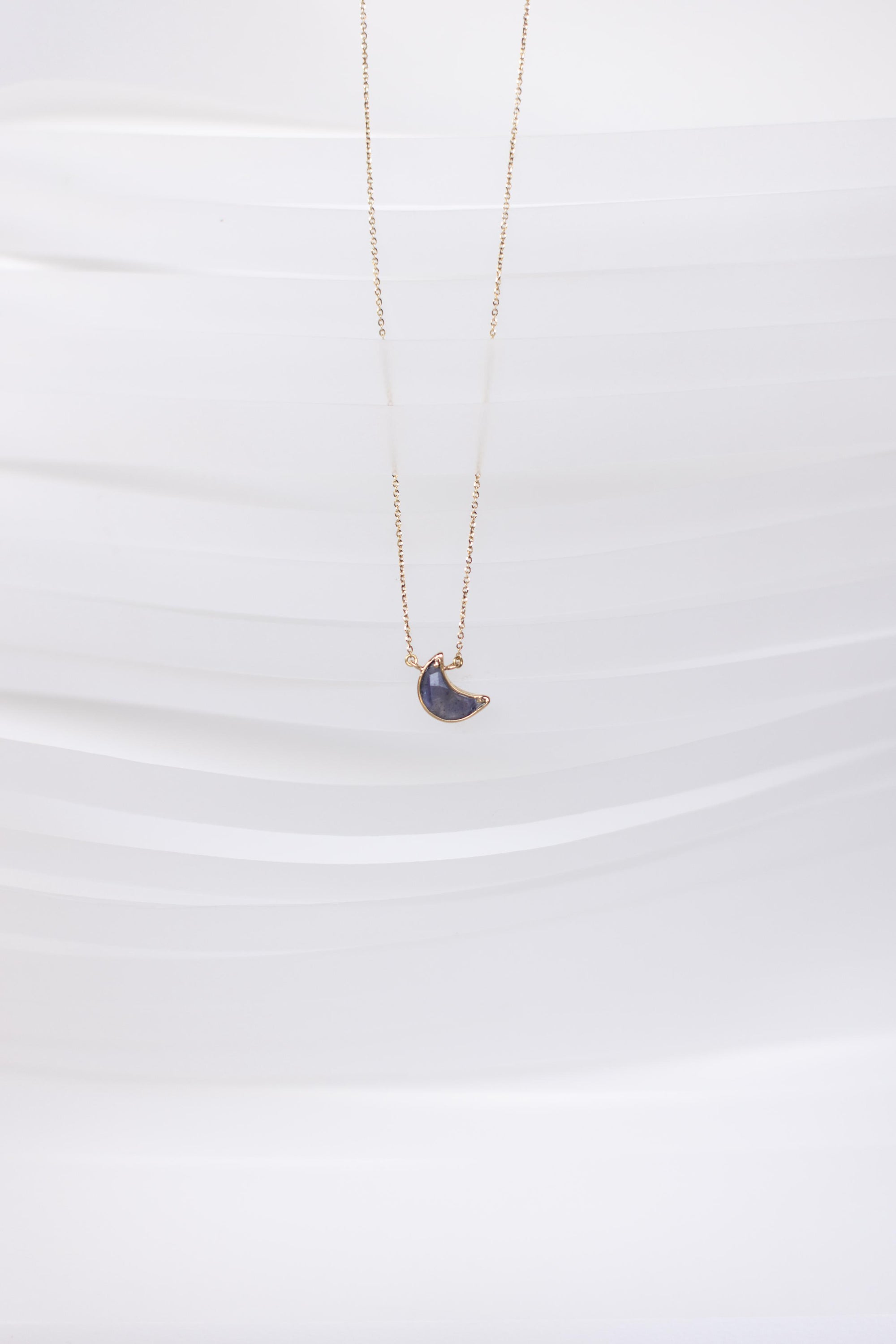 COLLAR CON LUNA DE IOLITA