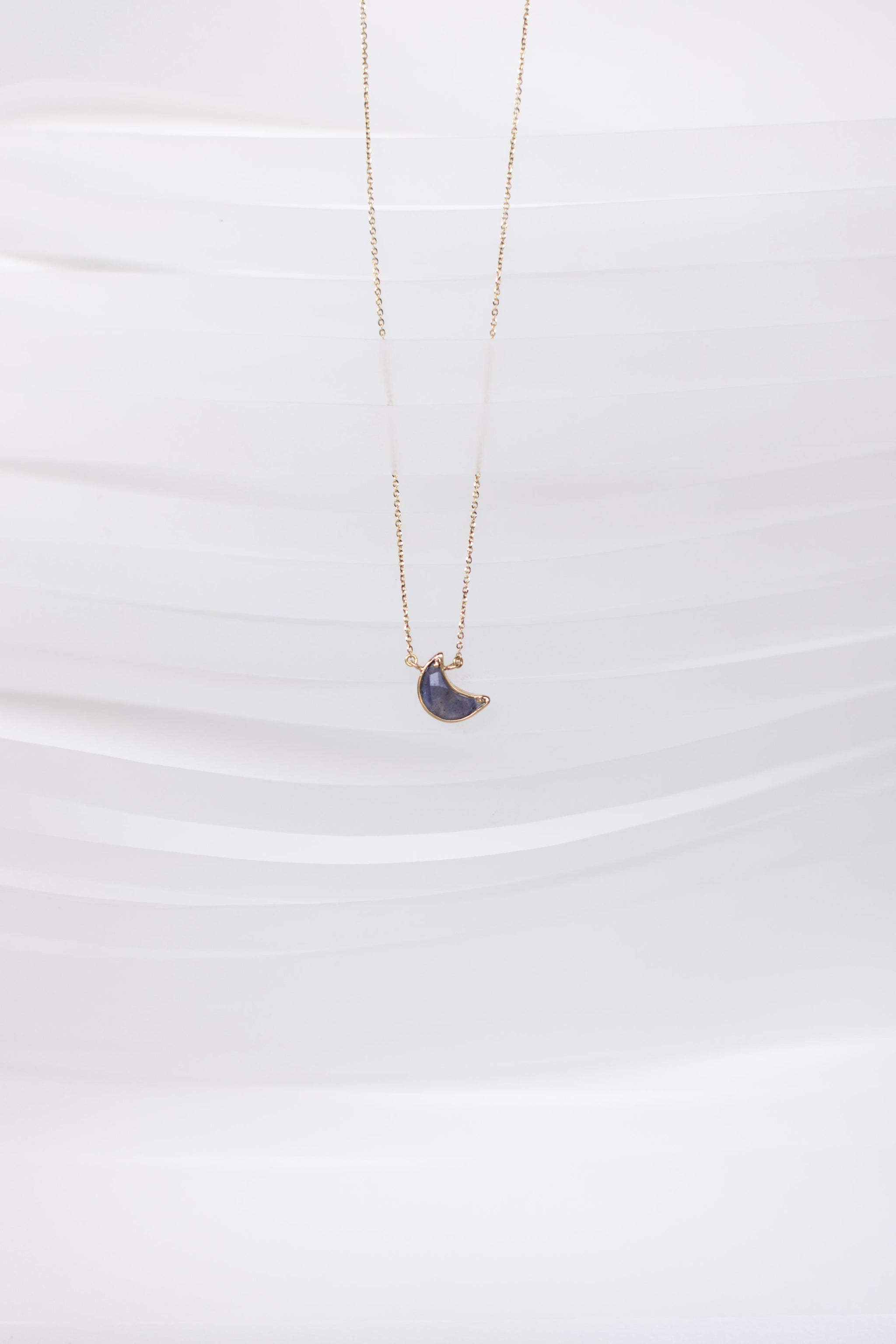 COLLAR CON LUNA DE IOLITA