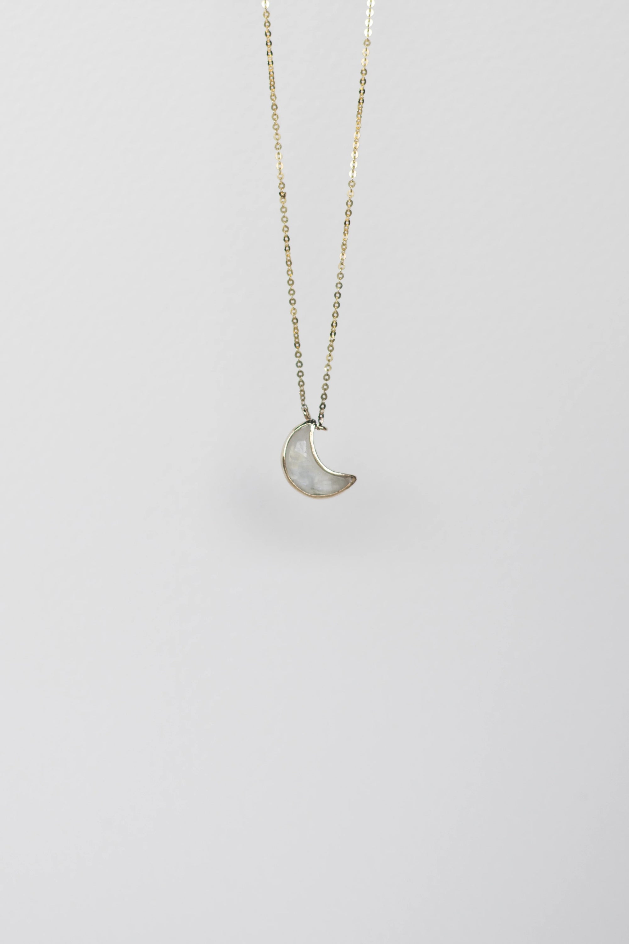 COLLAR CON LUNA DE PIEDRA LUNA