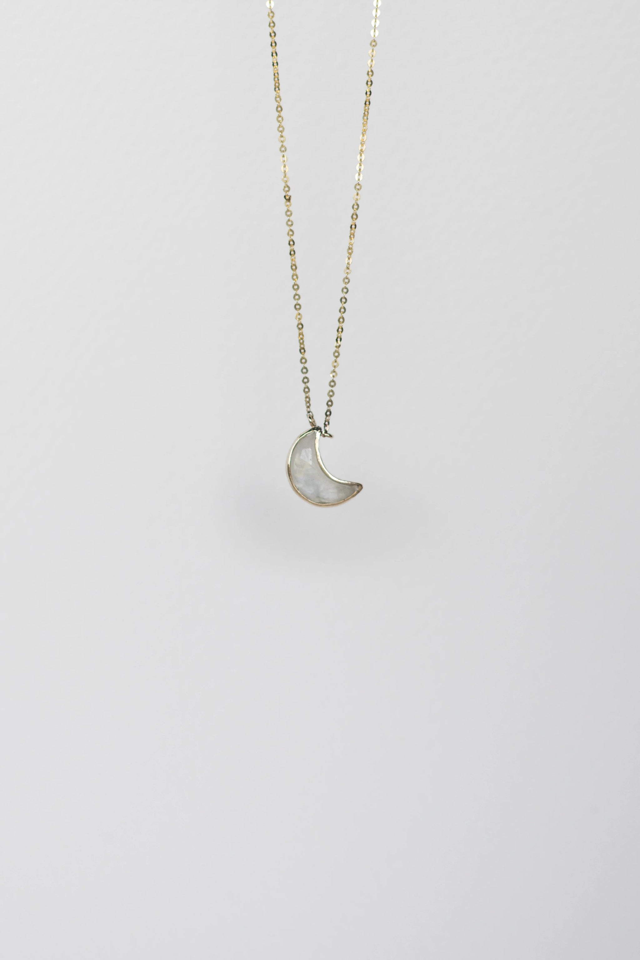 COLLAR CON LUNA DE PIEDRA LUNA