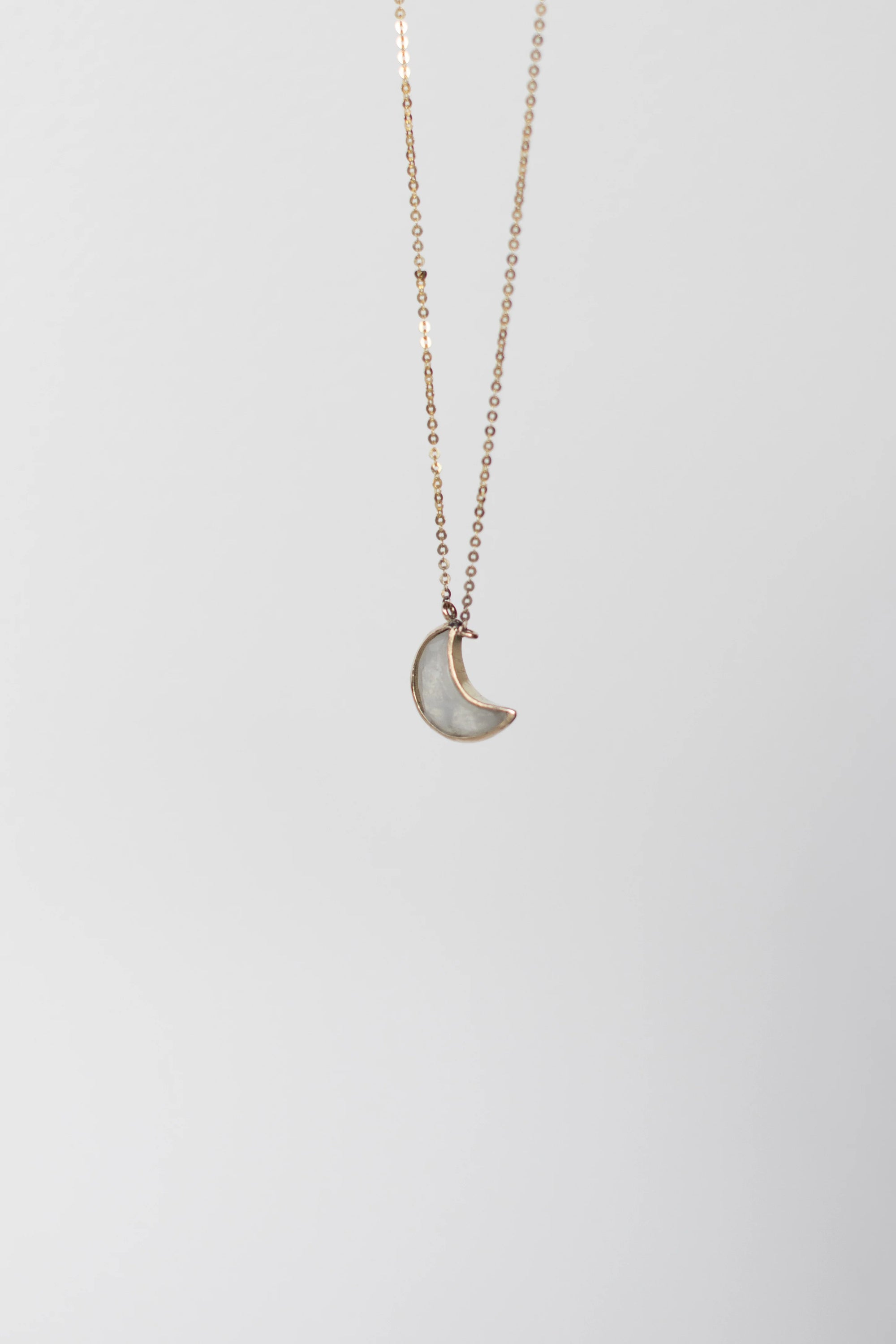 COLLAR CON LUNA DE PIEDRA LUNA