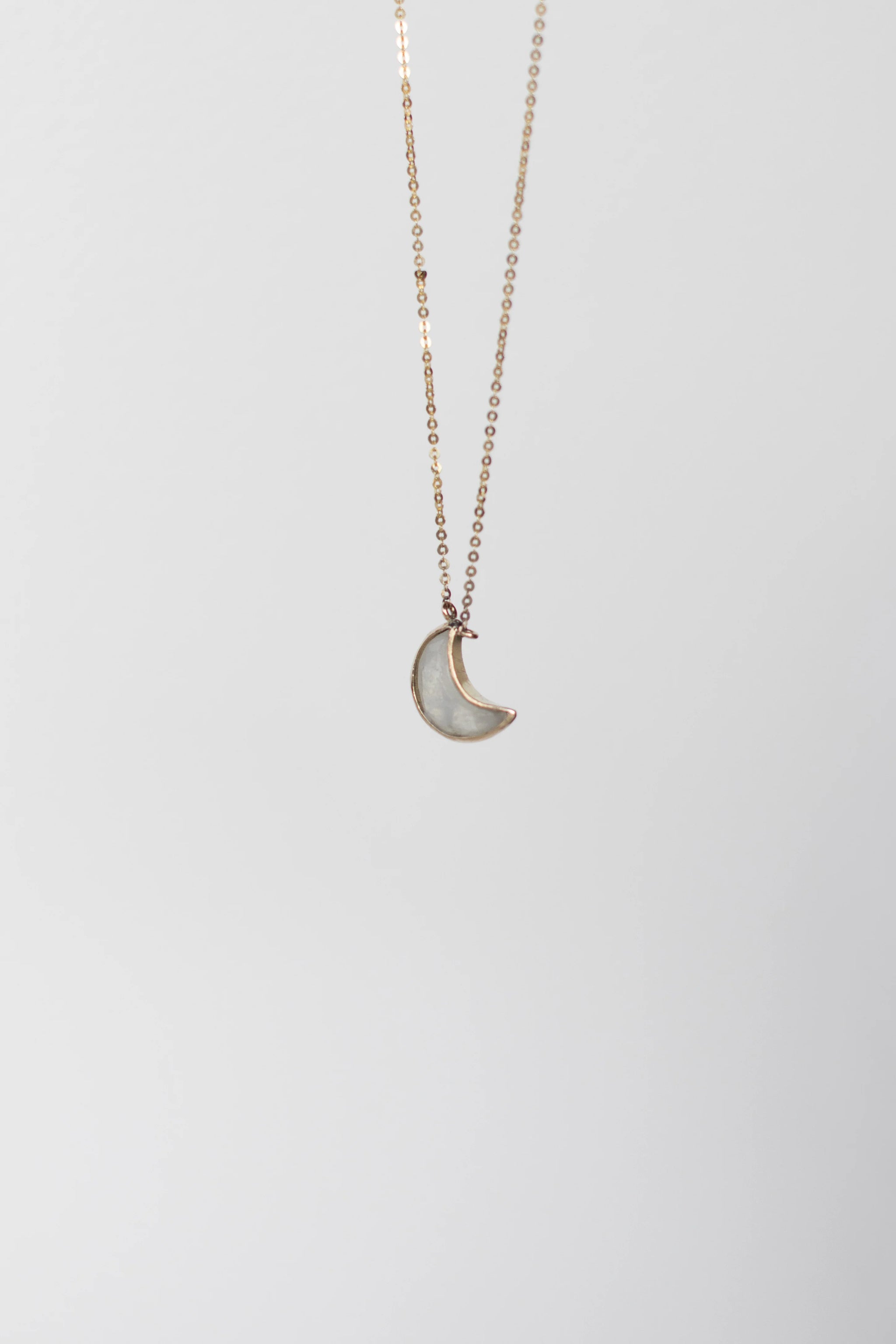 COLLAR CON LUNA DE PIEDRA LUNA