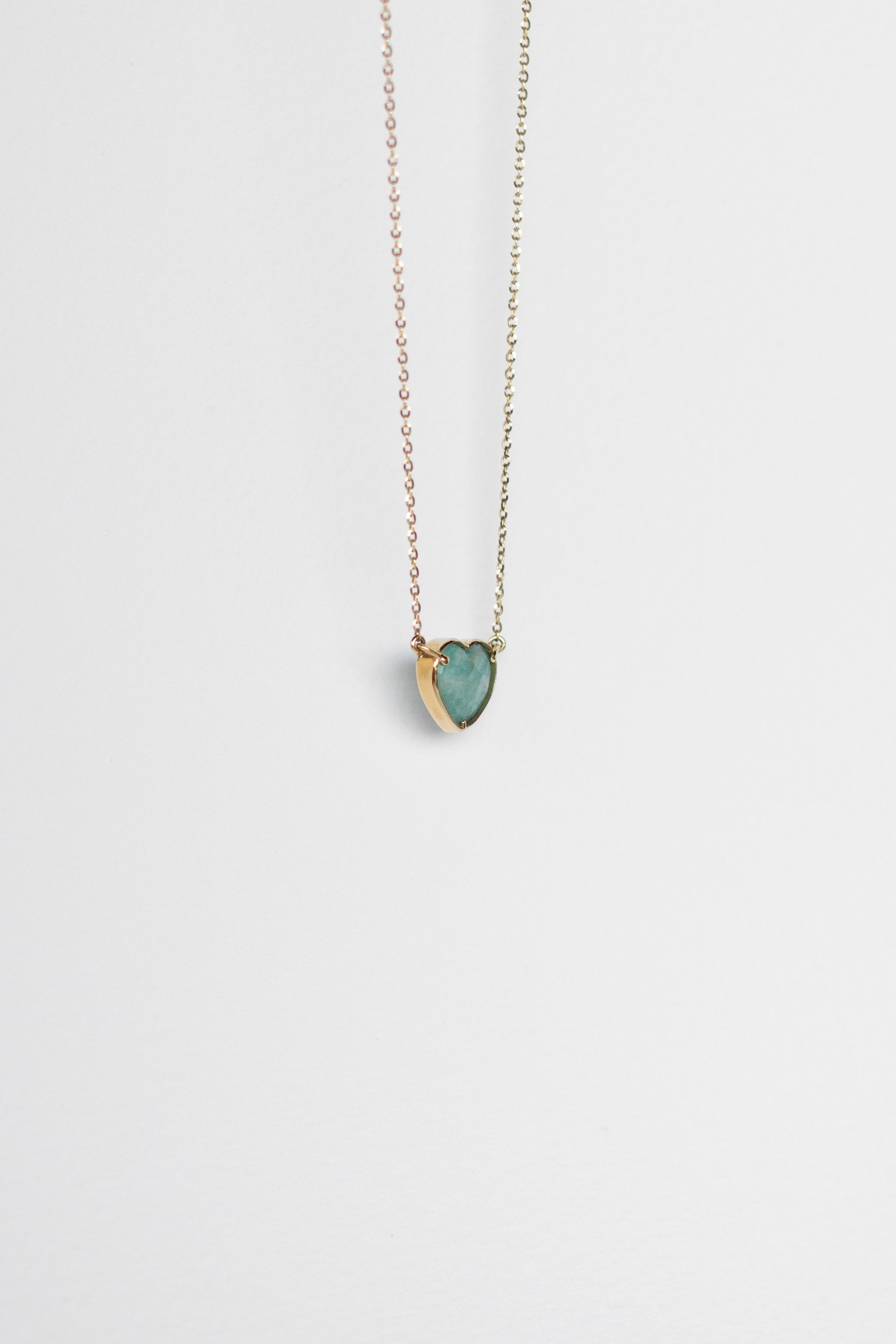 COLLAR CON CORAZÓN DE AGUAMARINA