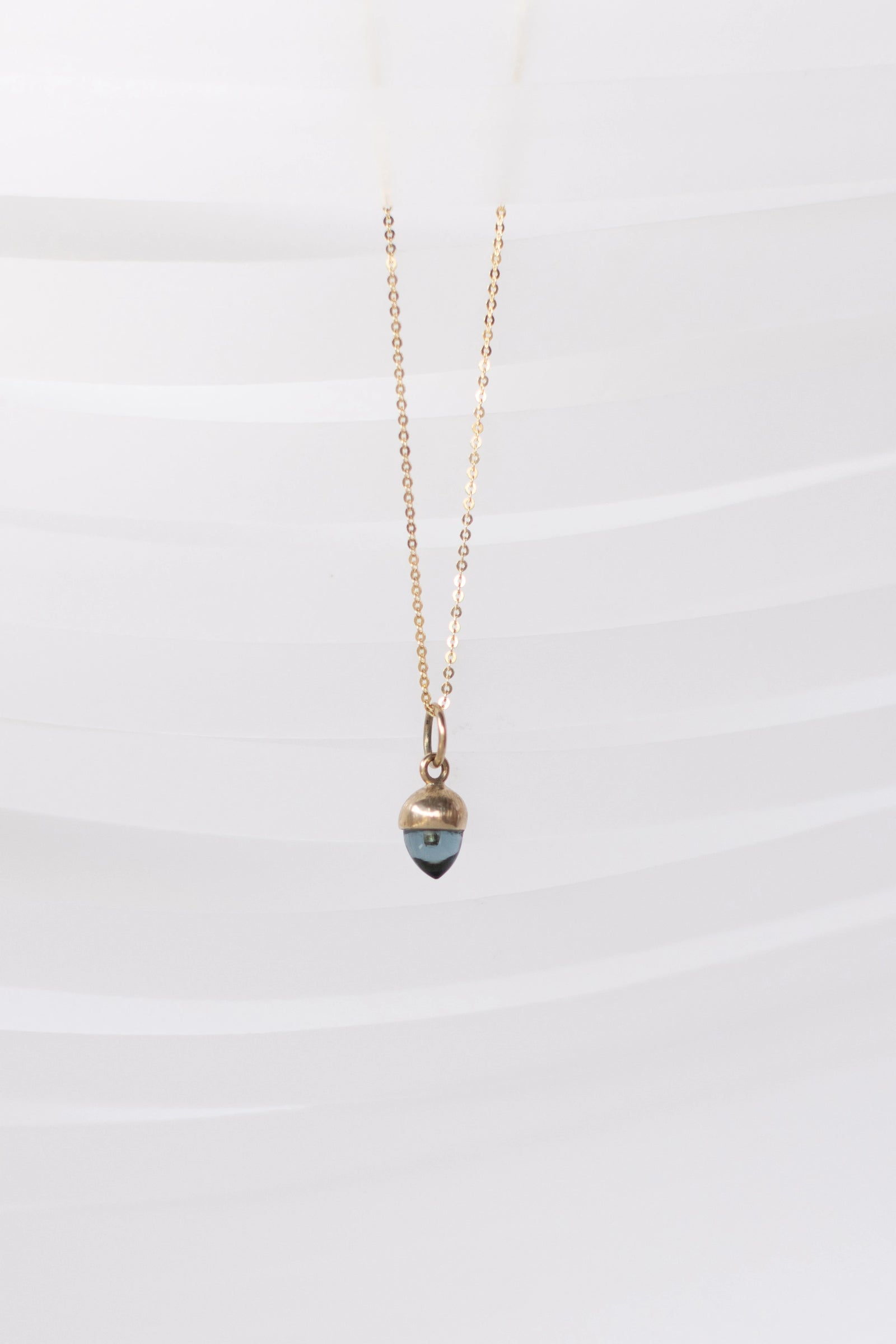 DIJE DE BELLOTA CHICA DE TOPACIO LONDON BLUE