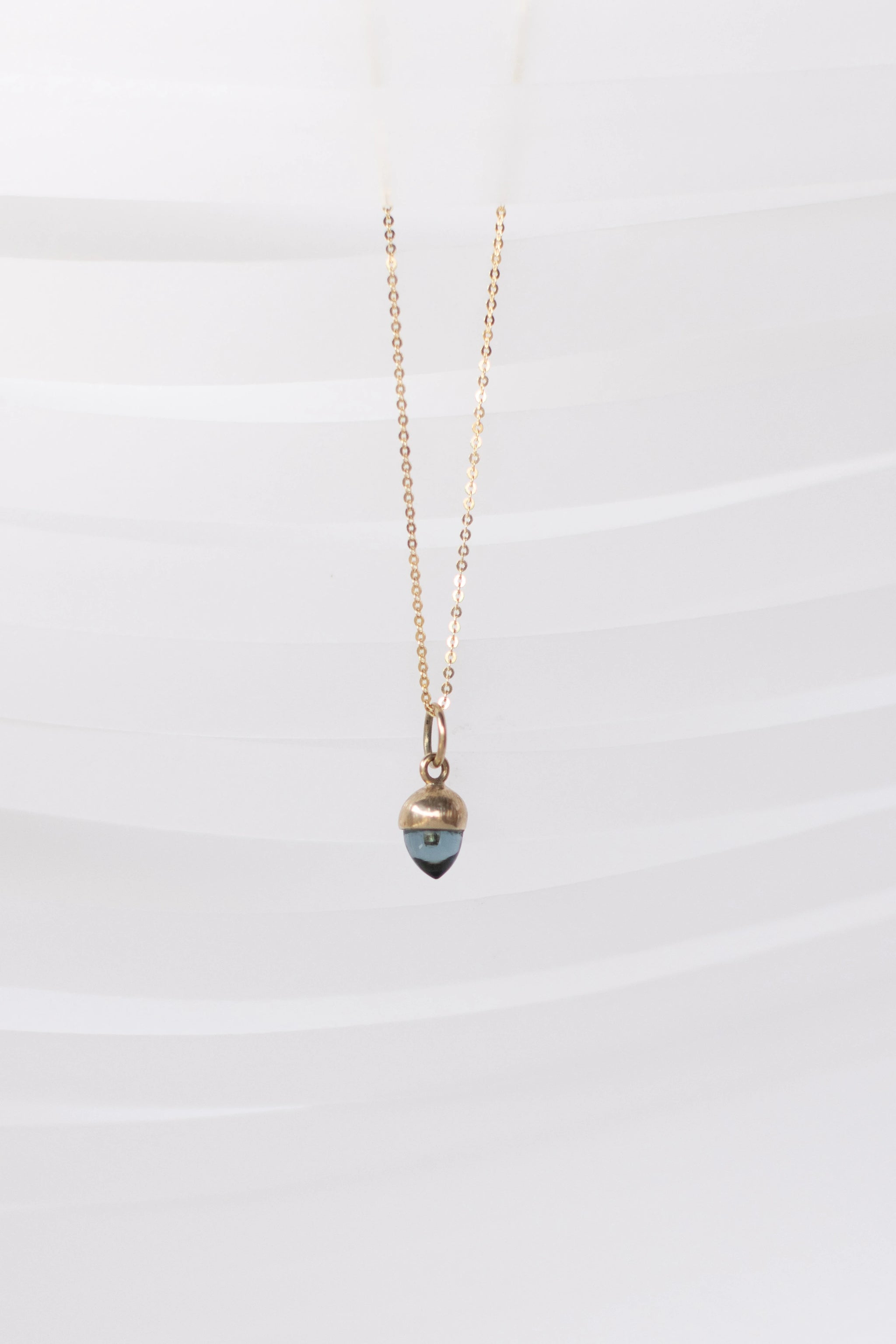 DIJE DE BELLOTA CHICA DE TOPACIO LONDON BLUE