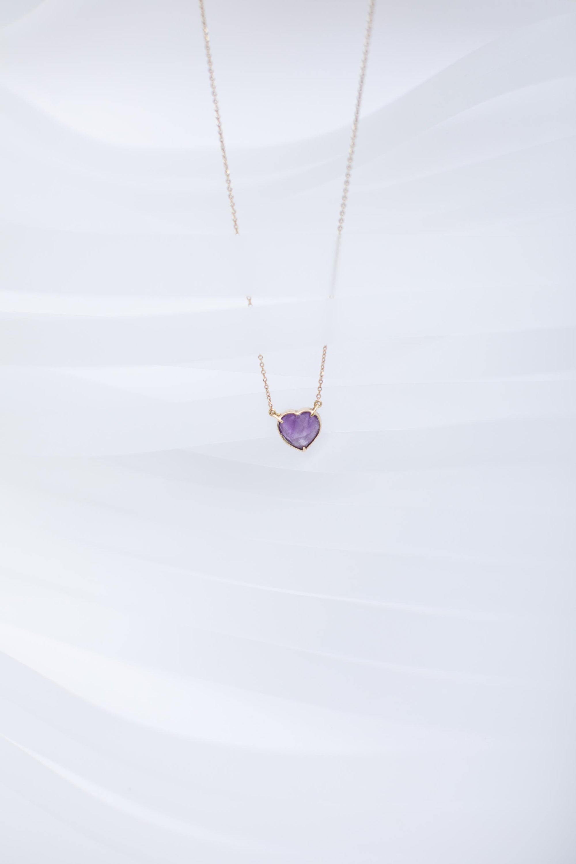 COLLAR CON CORAZÓN DE AMATISTA