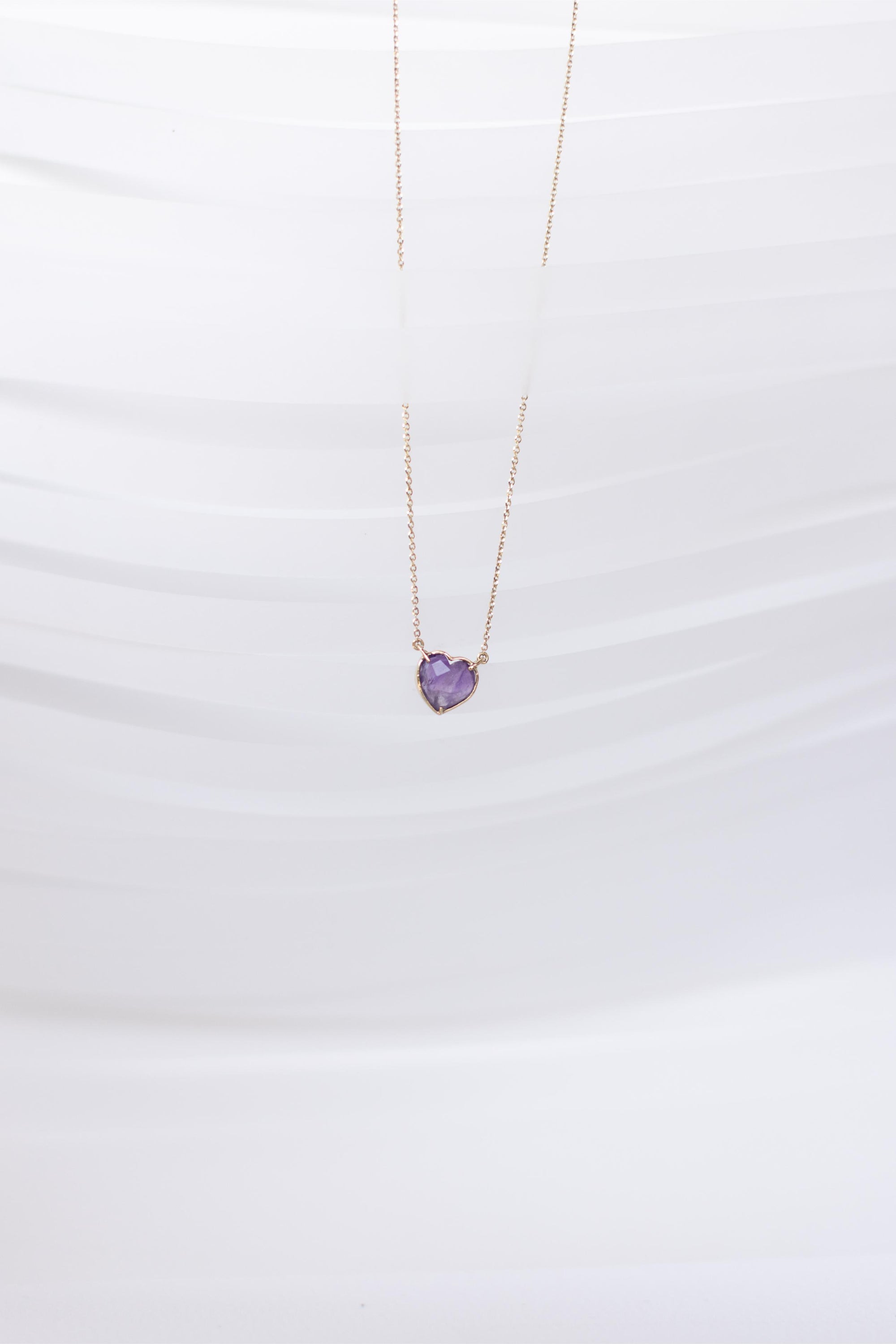COLLAR CON CORAZÓN DE AMATISTA