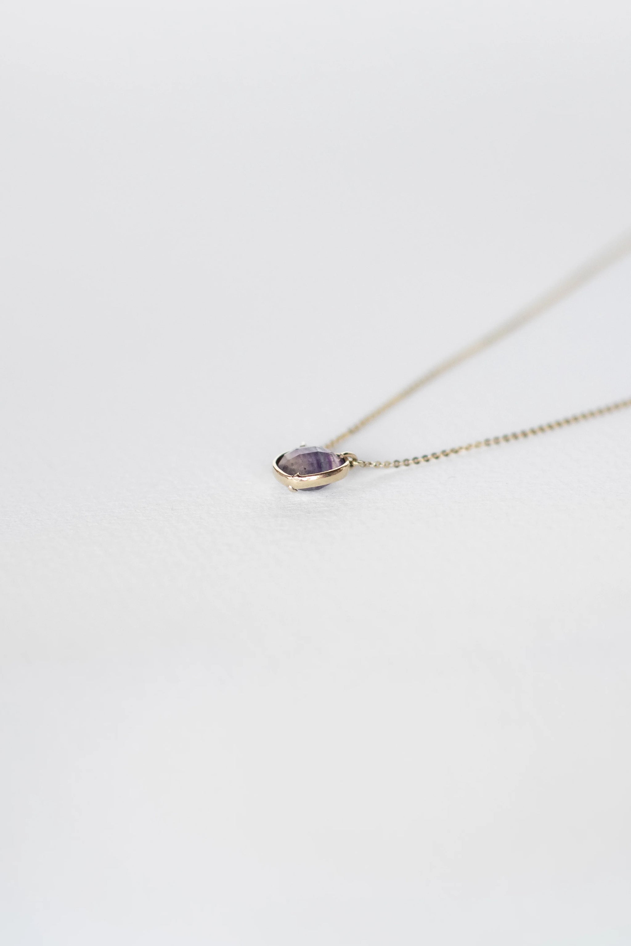 COLLAR CON CORAZÓN DE FLUORITA