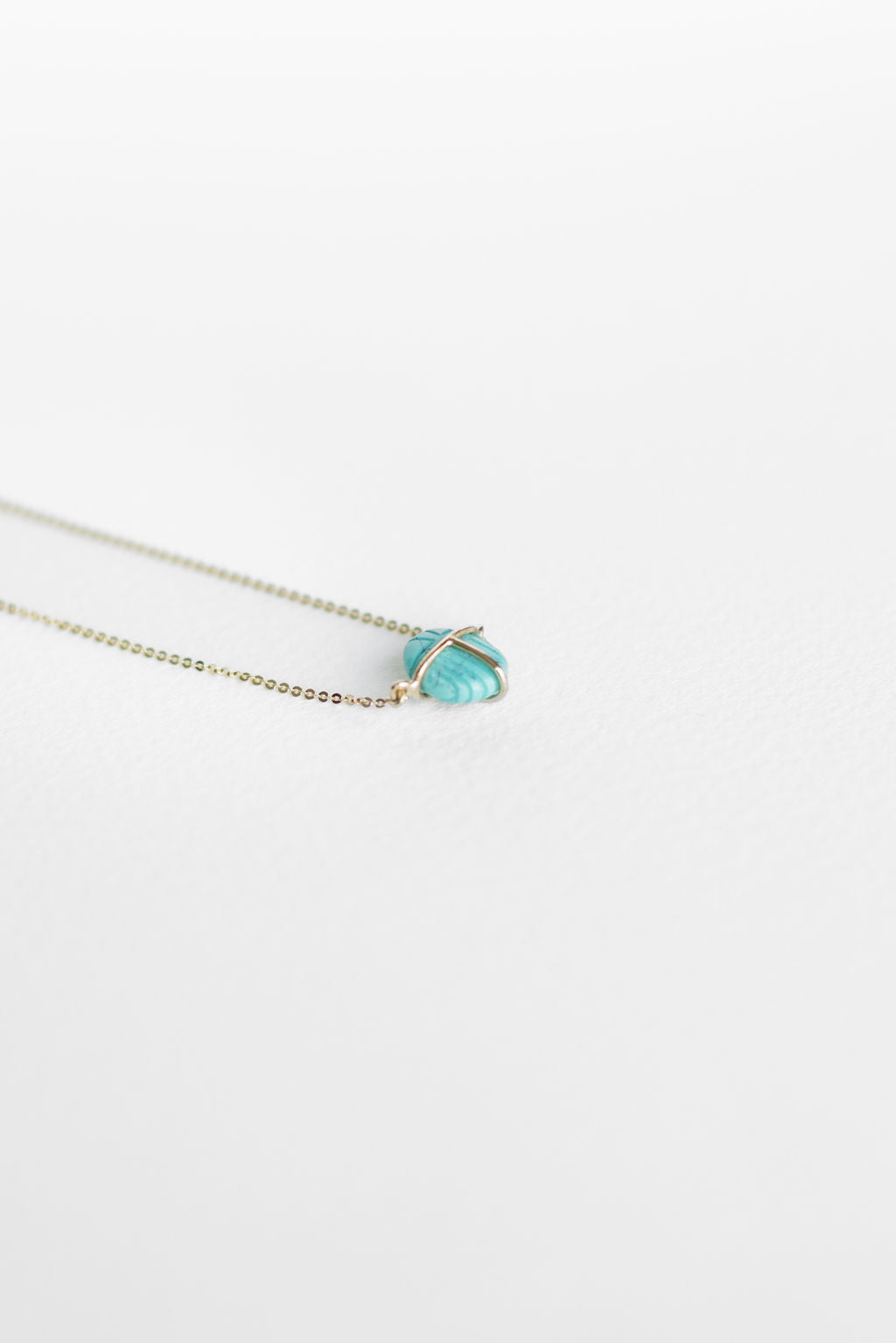 COLLAR CON ESCARABAJO DE TURQUESA