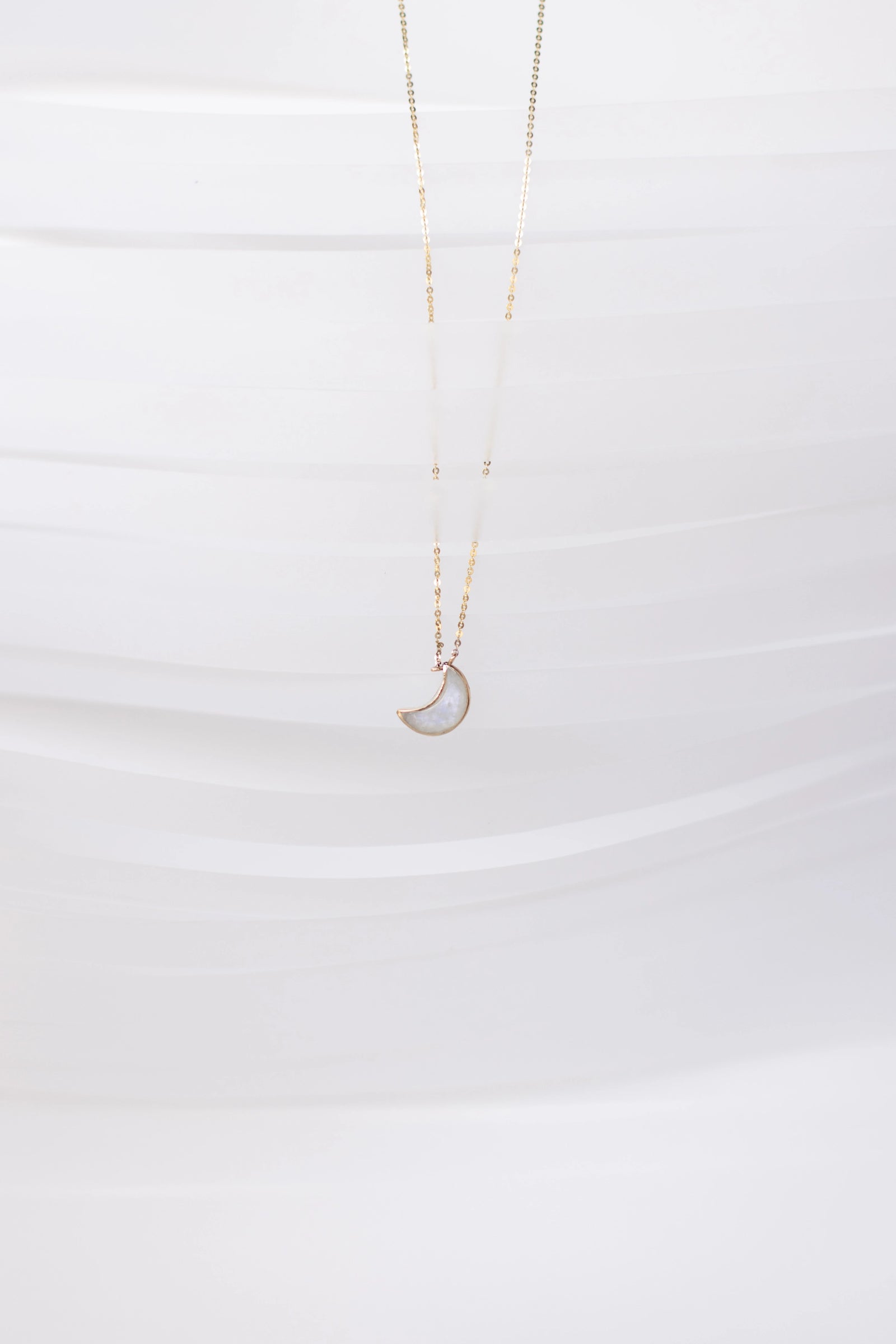 COLLAR CON LUNA DE PIEDRA LUNA